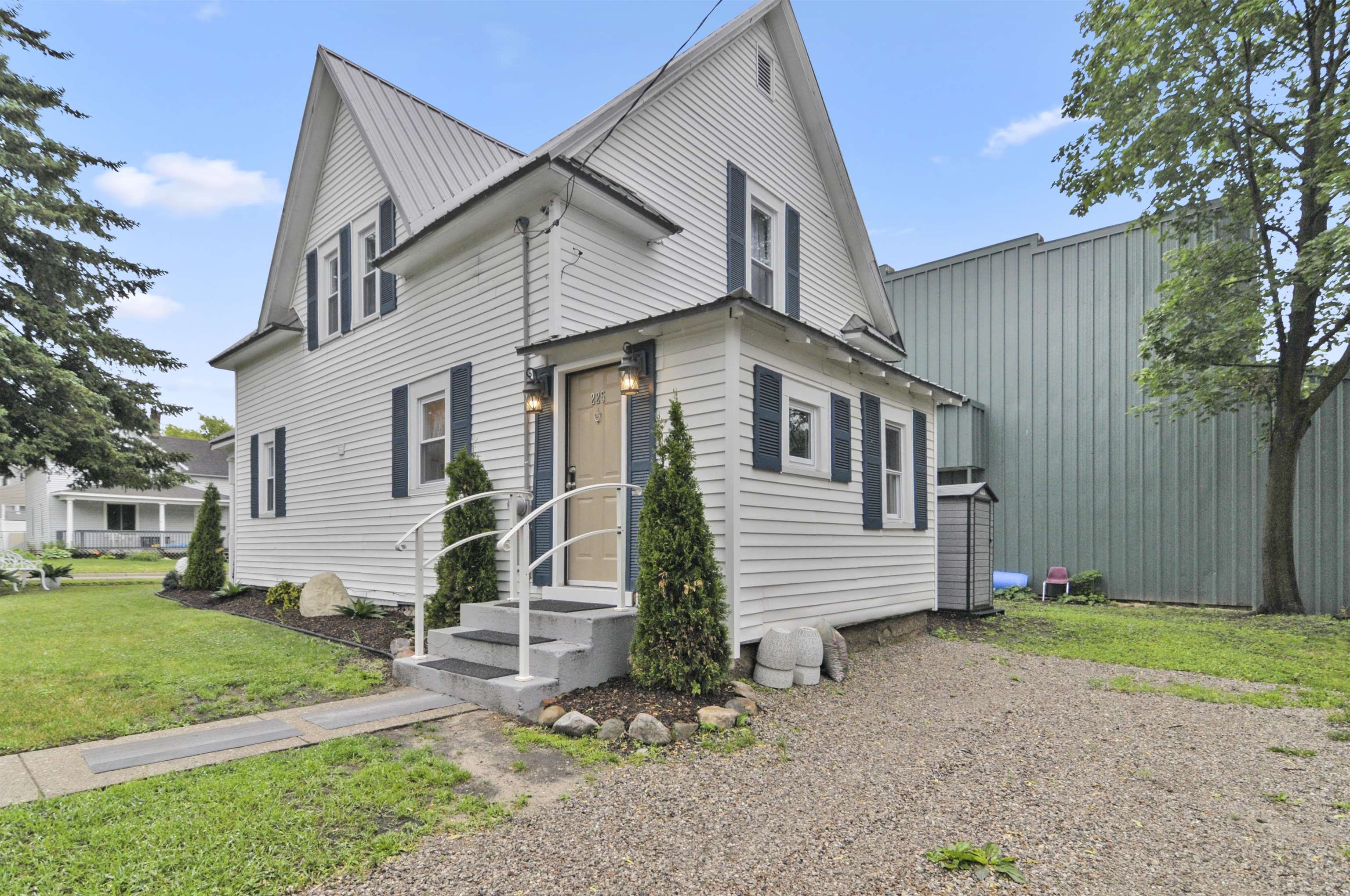 225 E River Street Property Photo 46