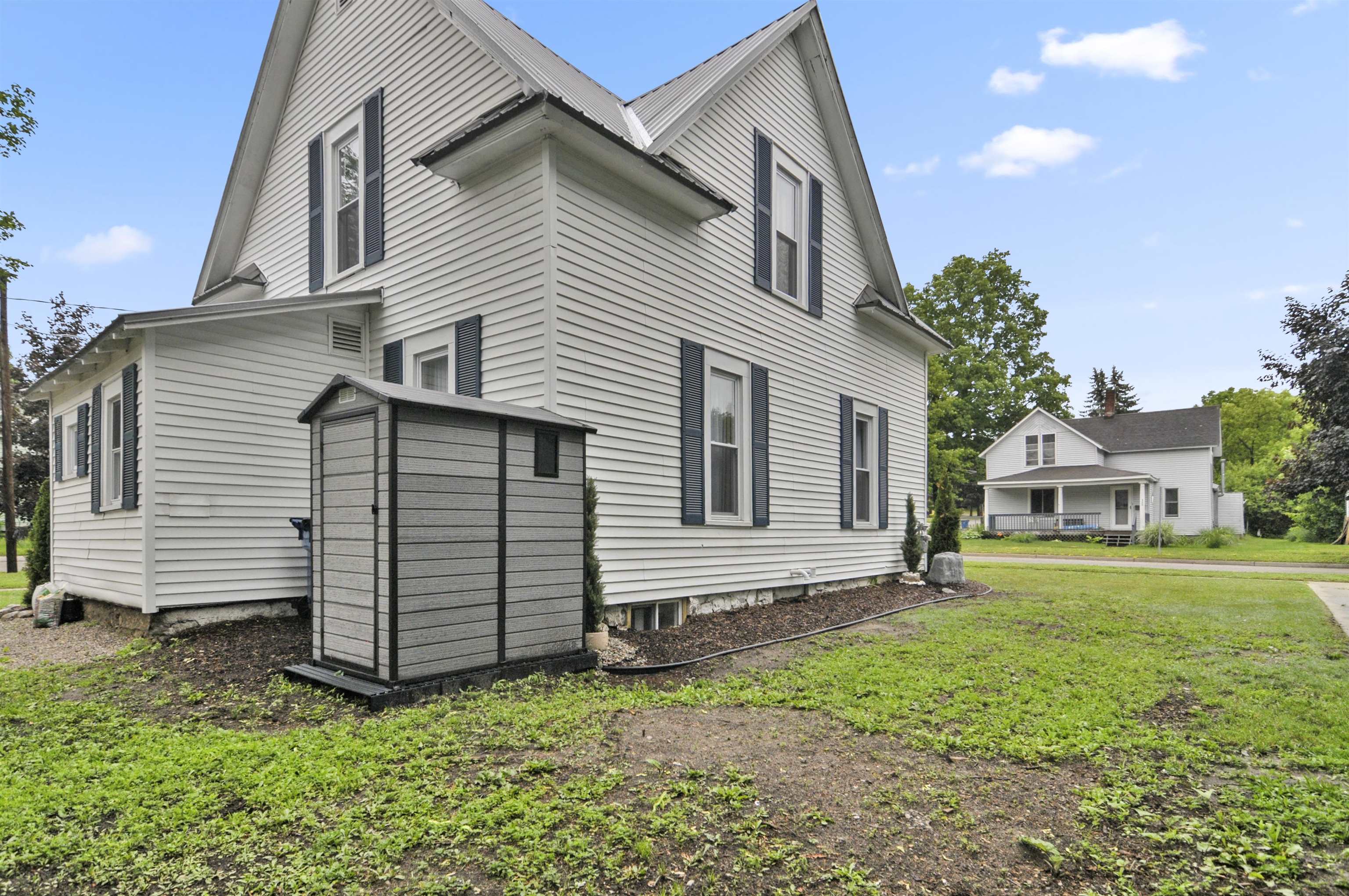 225 E River Street Property Photo 48