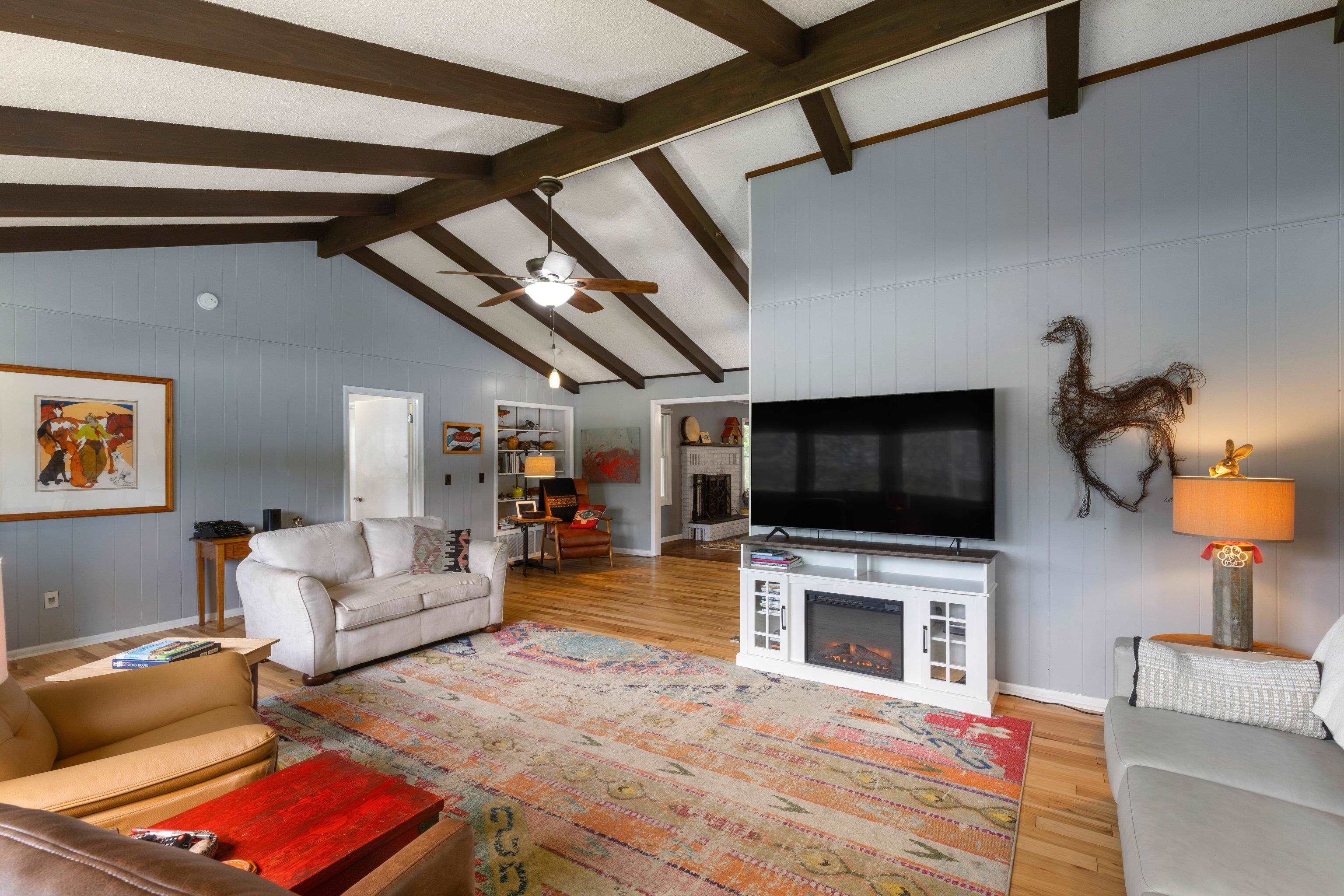 9055 Homestead Road Property Photo 12