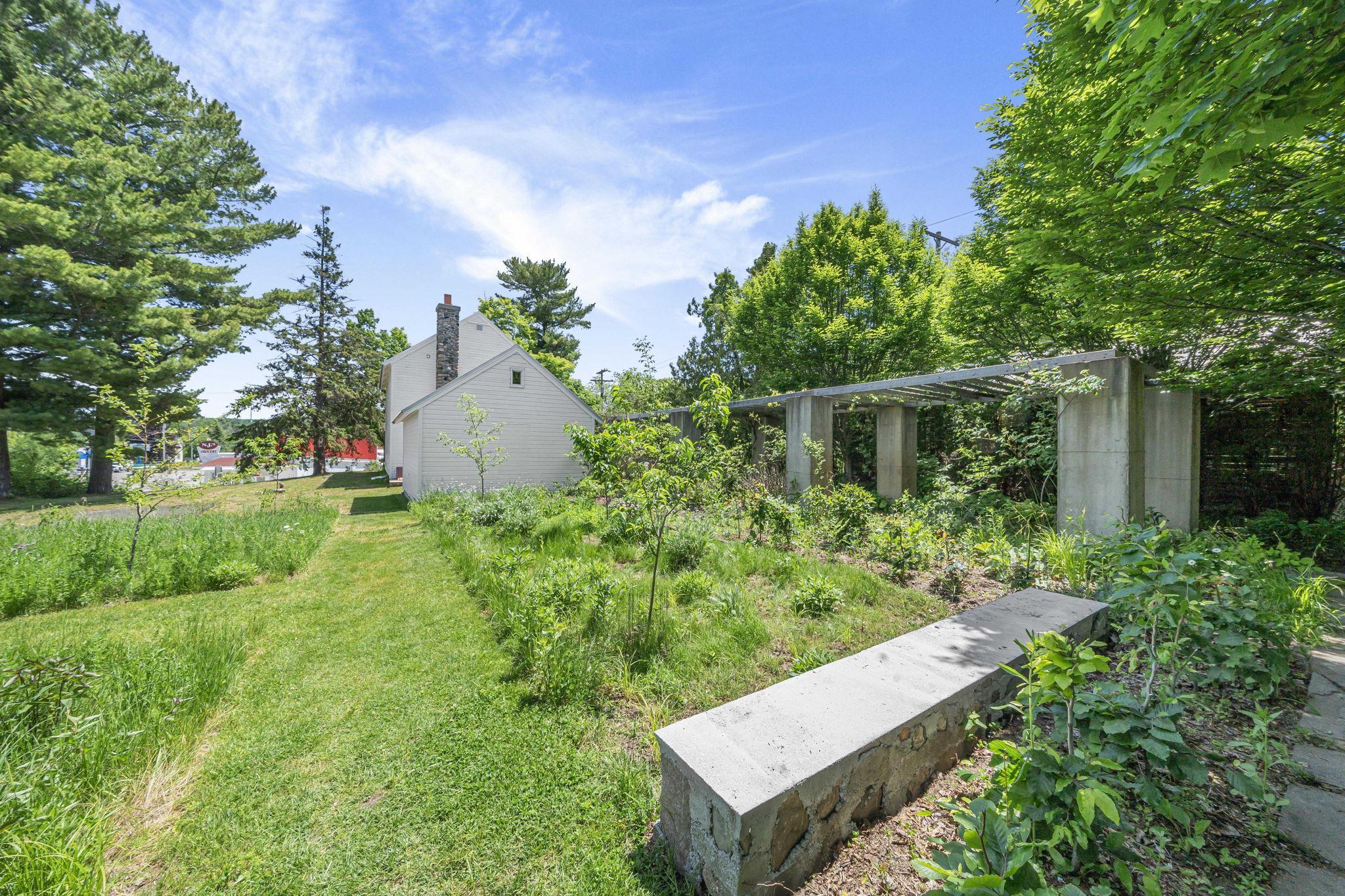 202 S Saint Joseph Property Photo 8