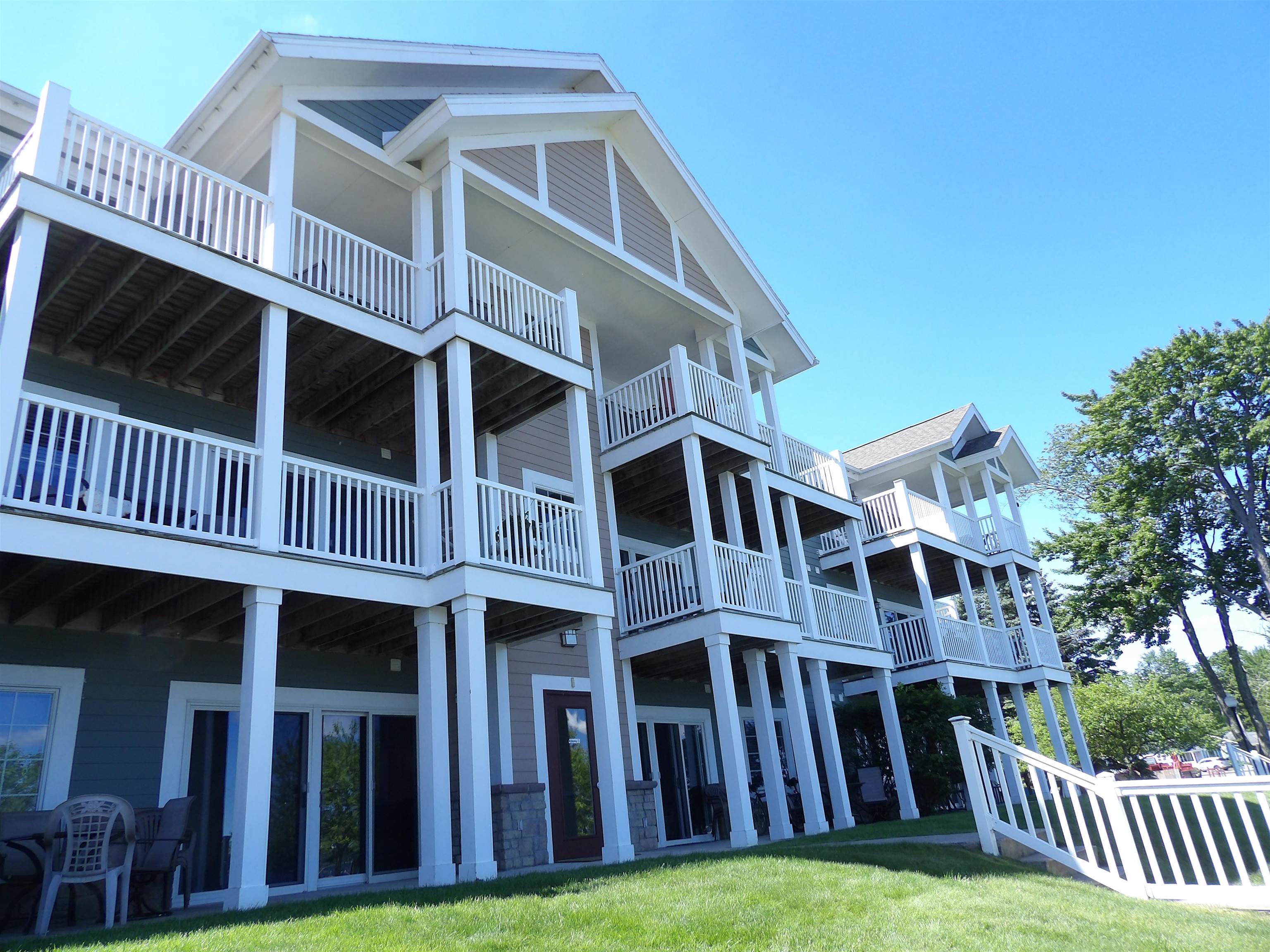 1246 Sunnyside Drive Property Photo 1