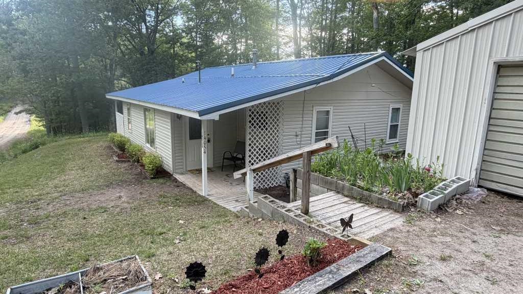 14054 W Pointe Road Property Photo 2