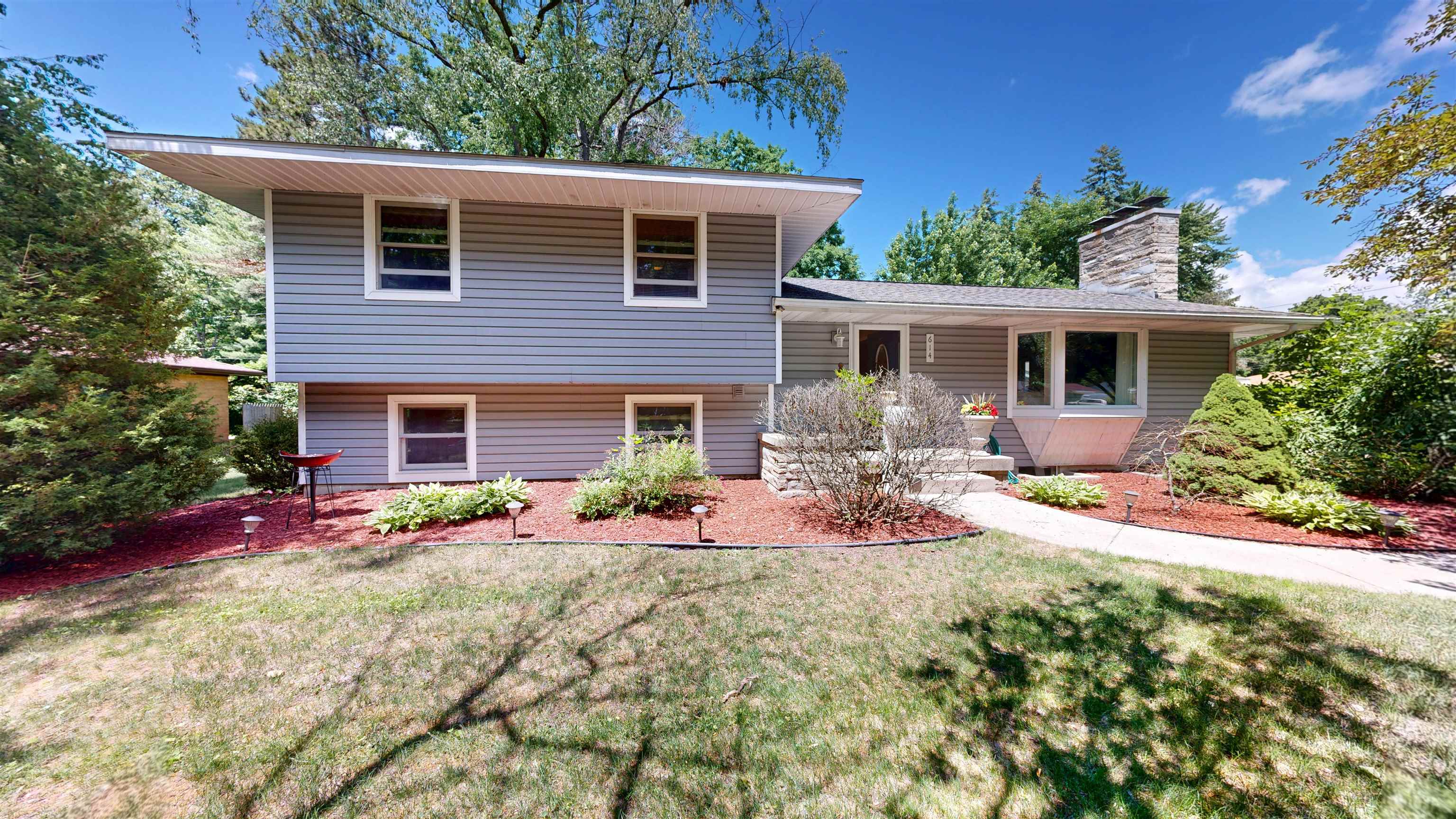 614 W Meadowbrook