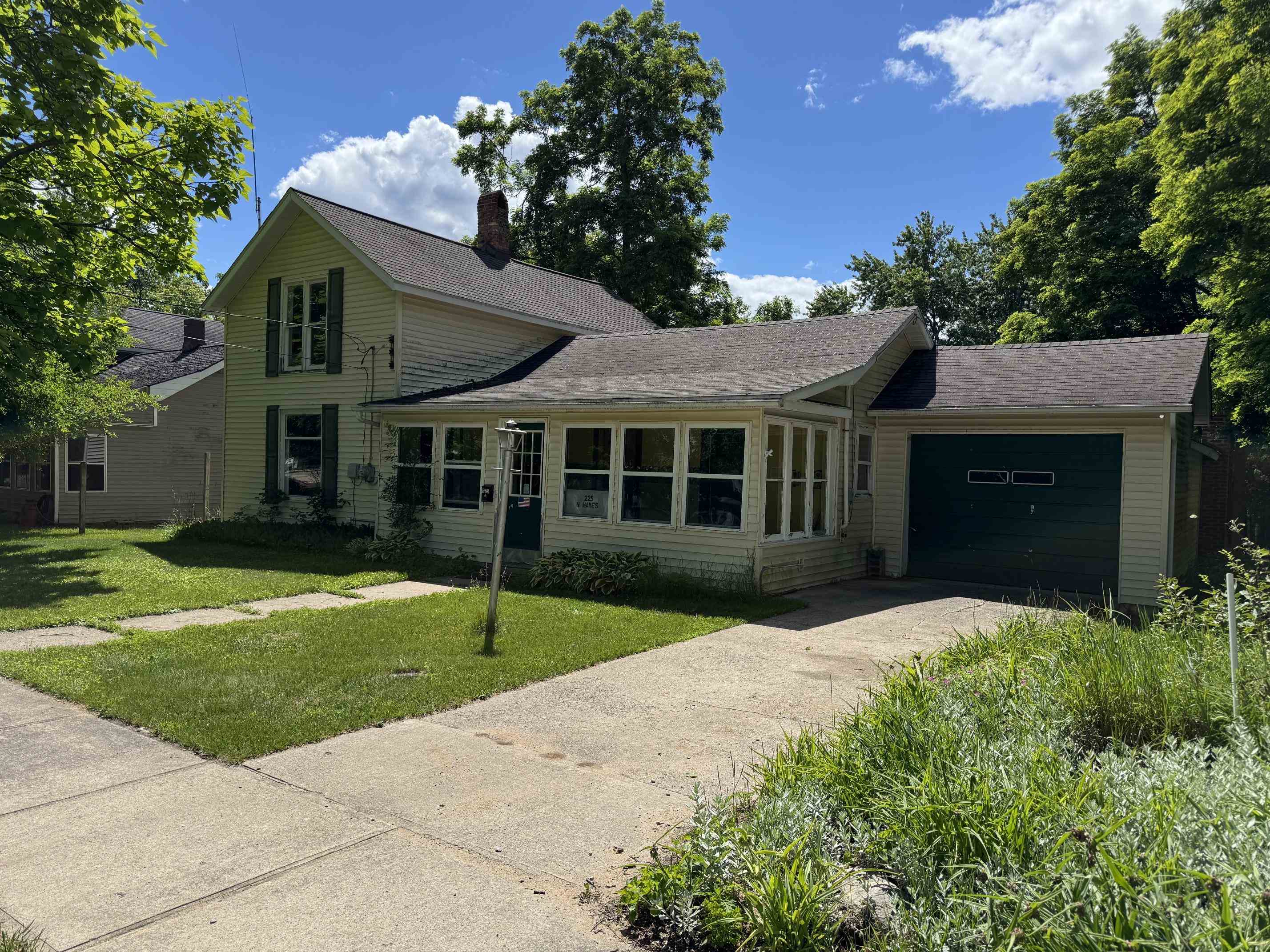 225 N Hayes Street Property Photo 1
