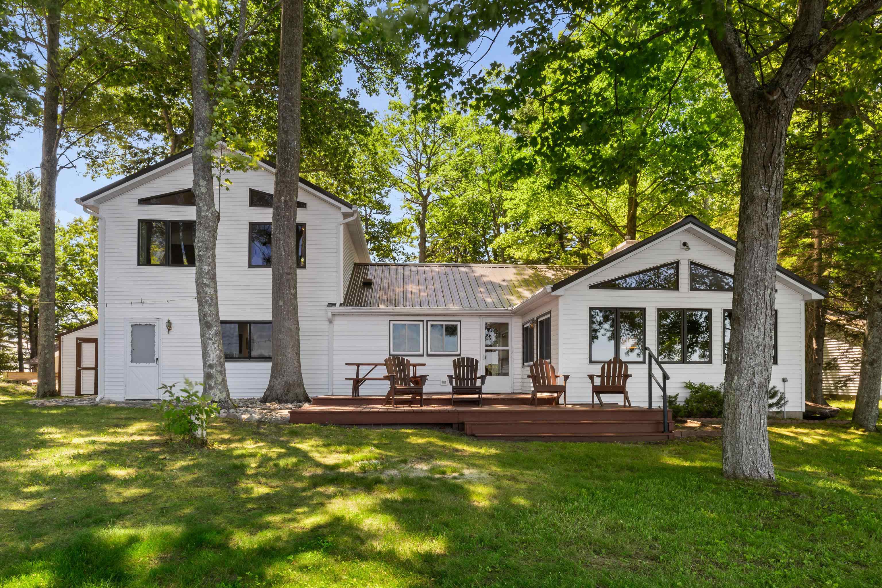 4871 Lakeview Drive Property Photo 1