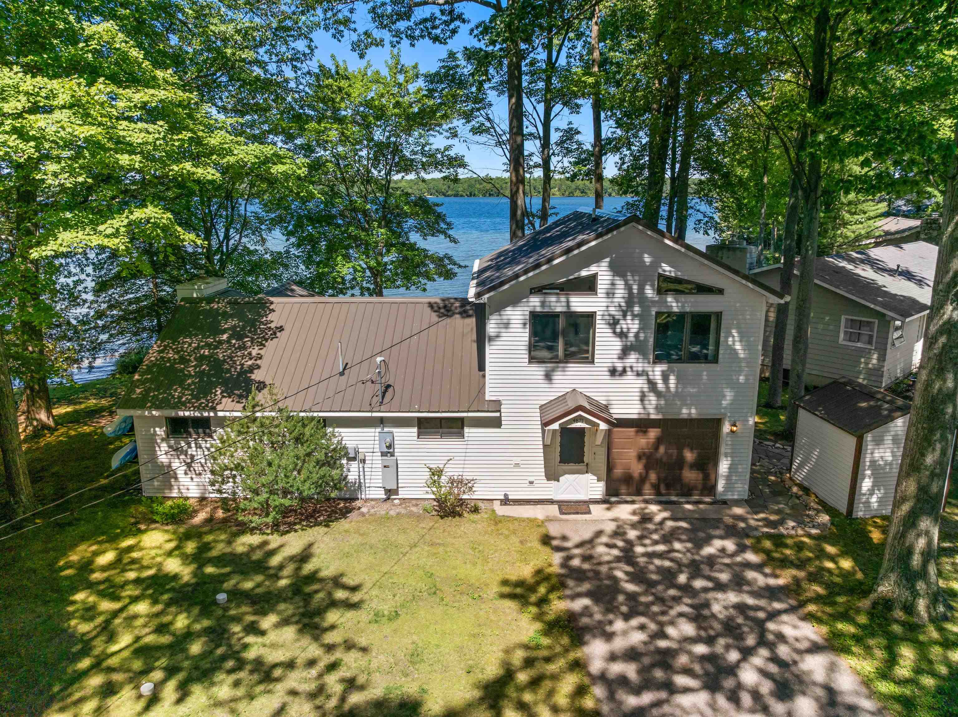 4871 Lakeview Drive Property Photo 2