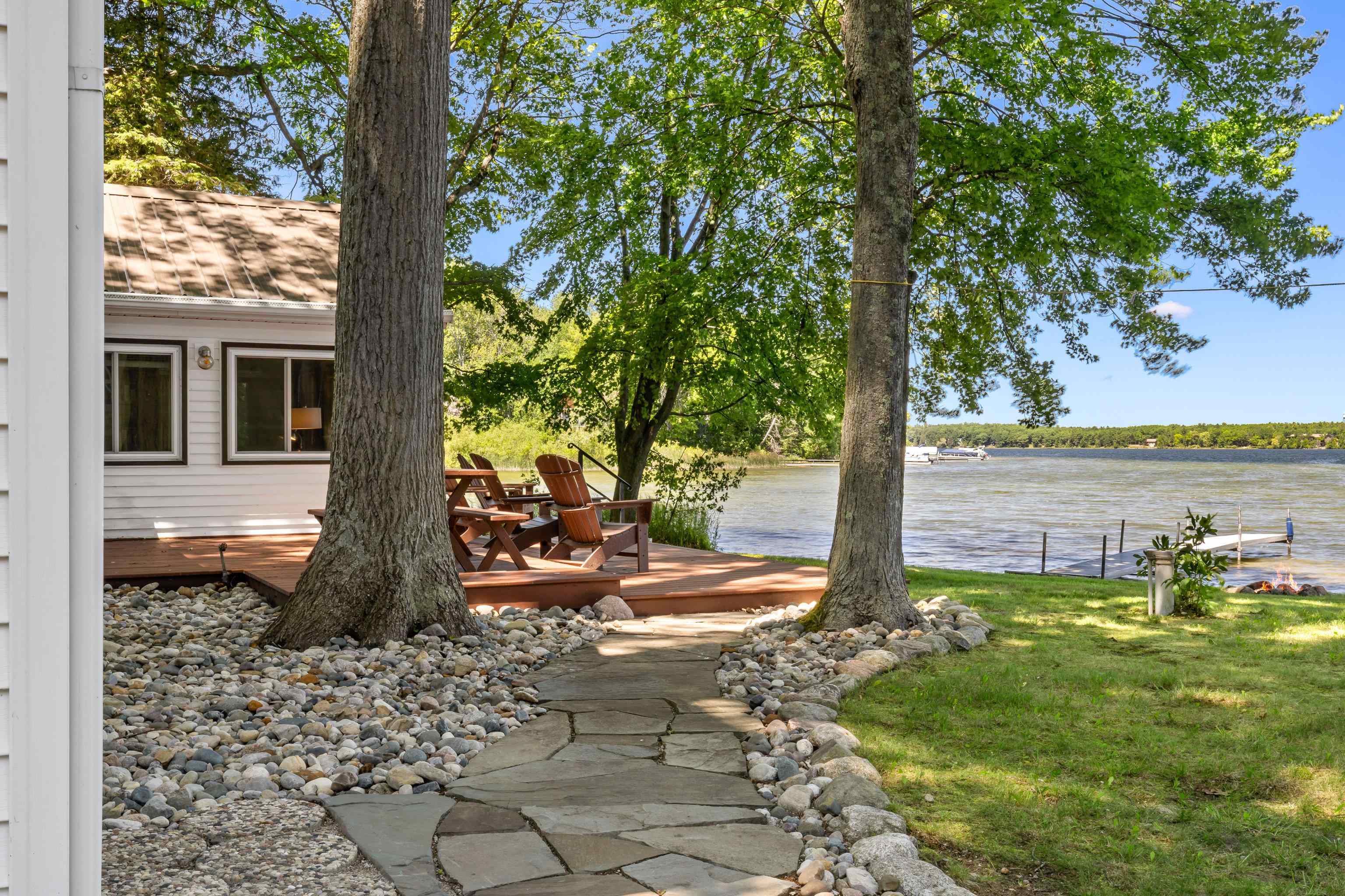 4871 Lakeview Drive Property Photo 6