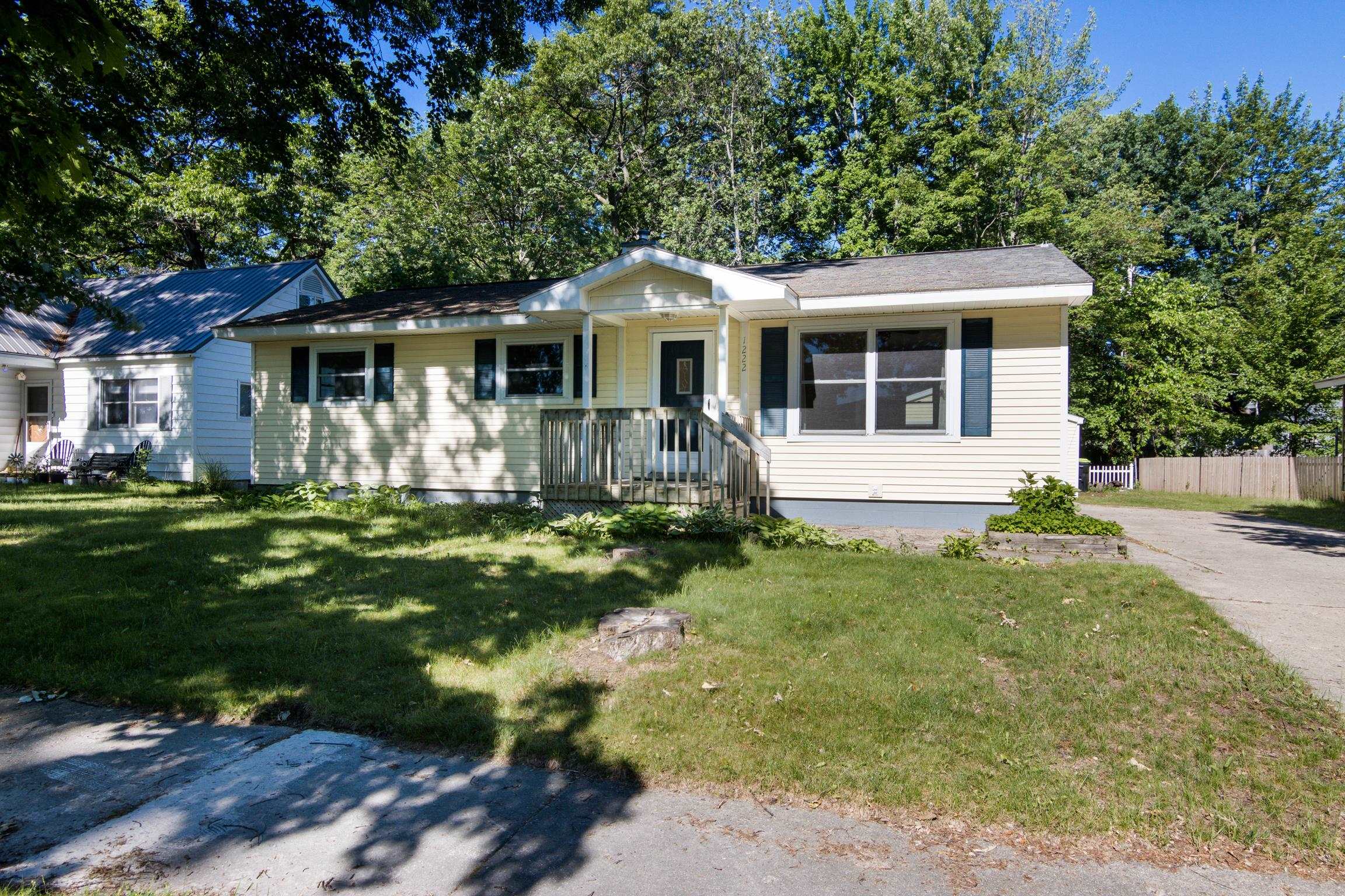 1222 Arbutus Court Property Photo 1