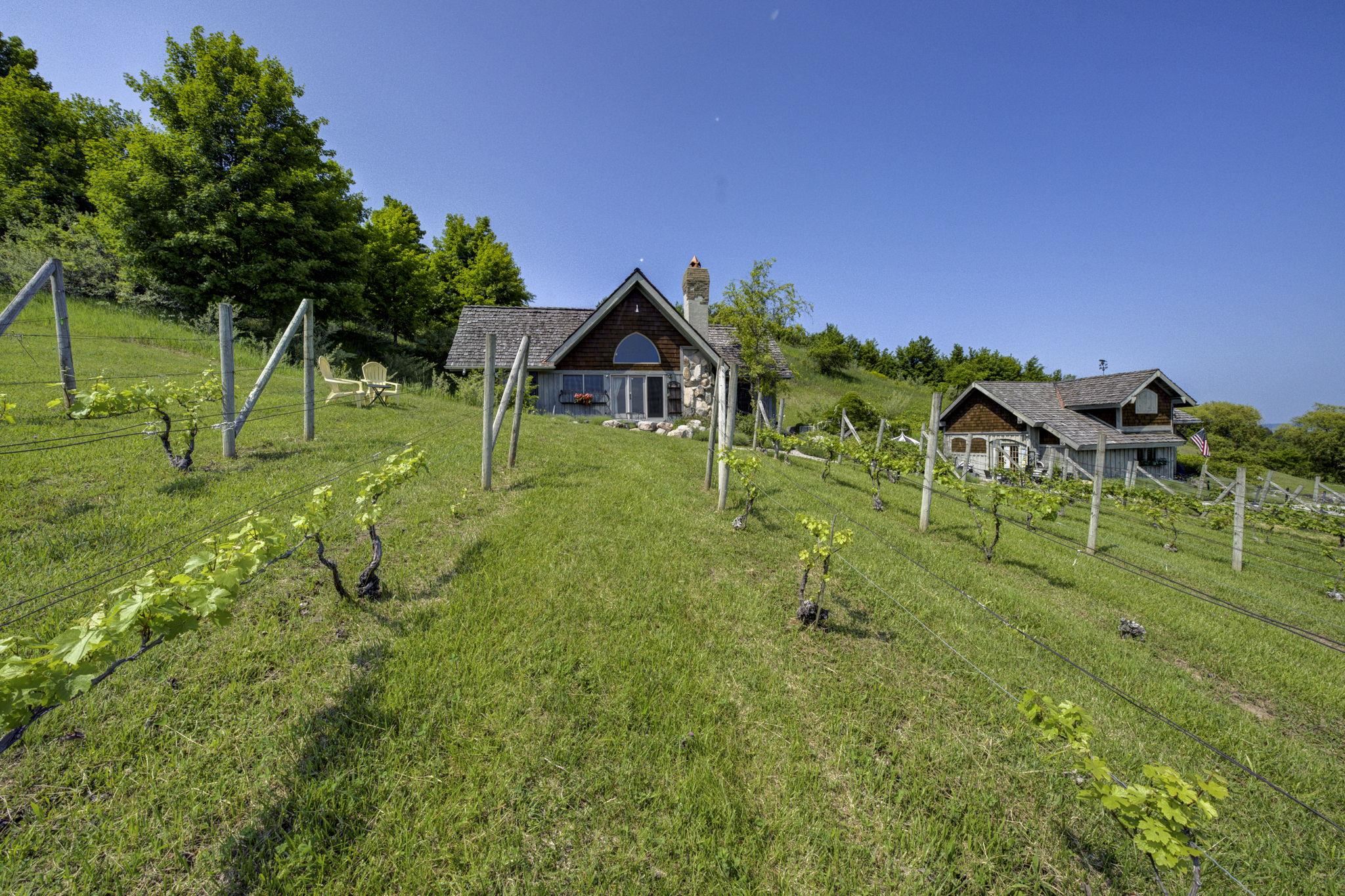 10702 E Hilltop Road Property Photo 3