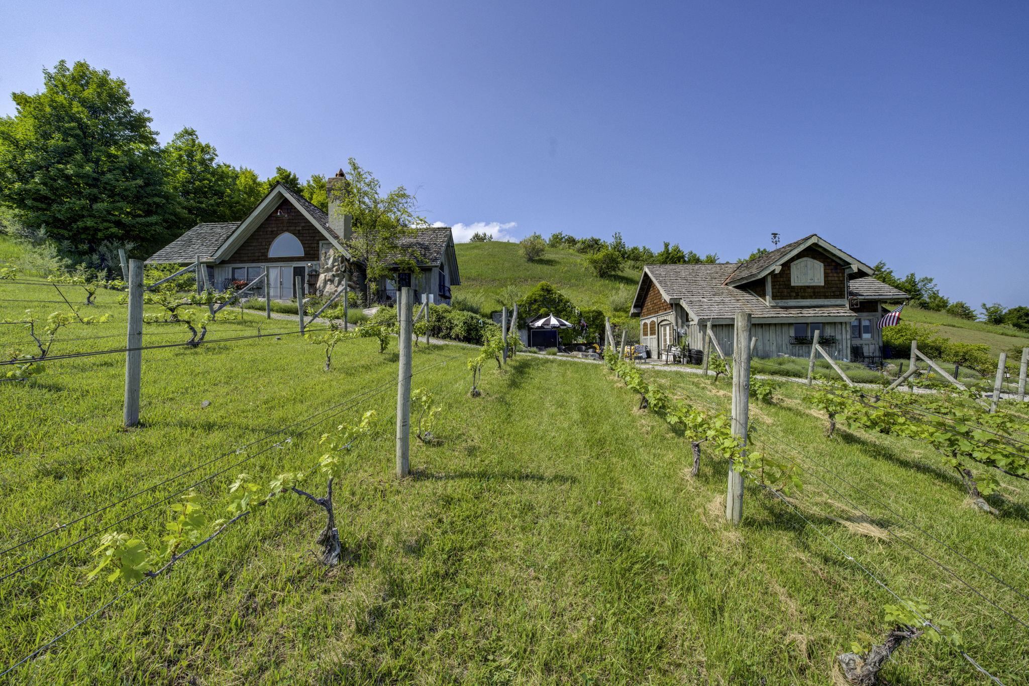 10702 E Hilltop Road Property Photo 5