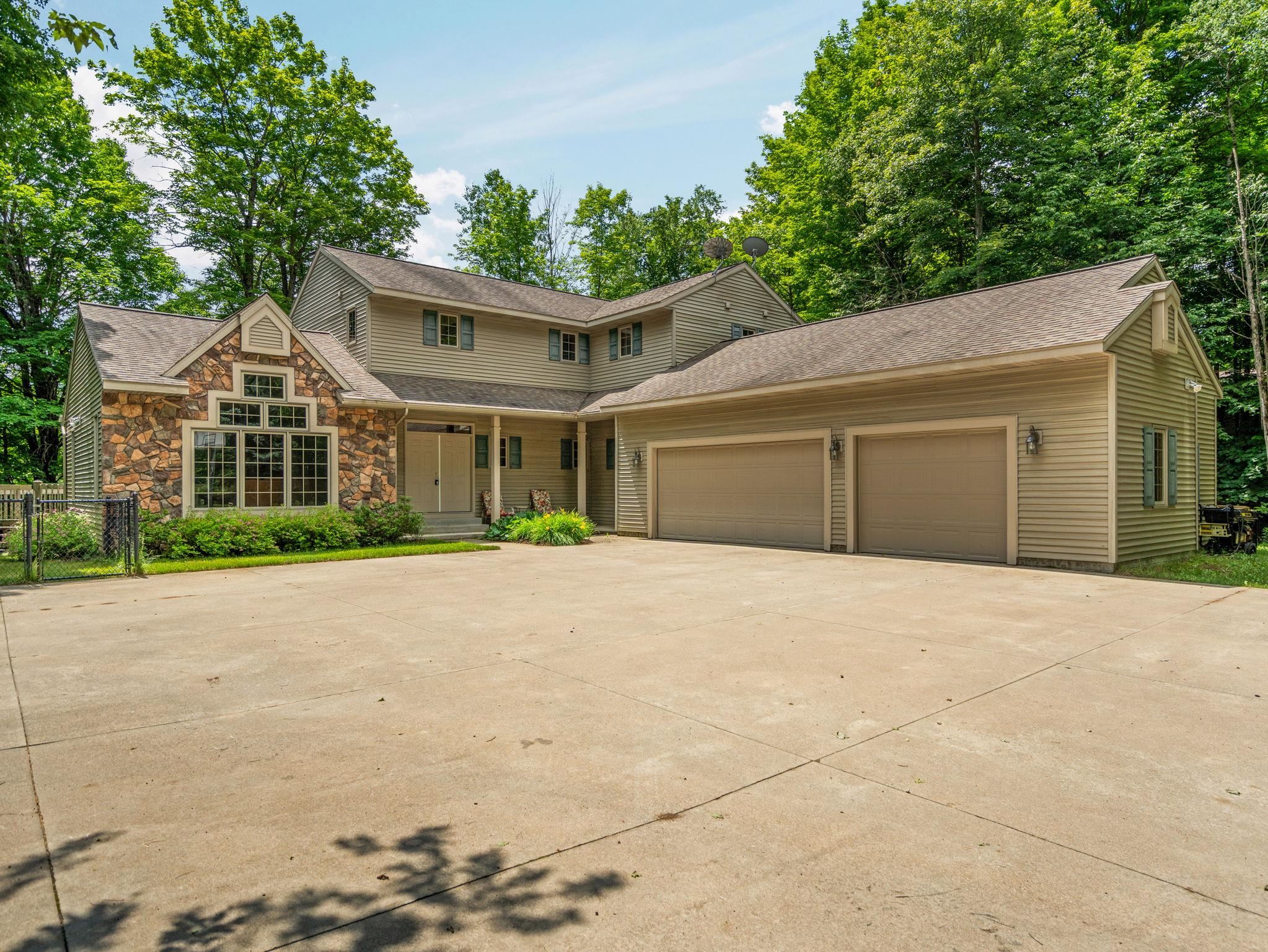 15445 Holly Drive Property Photo 1