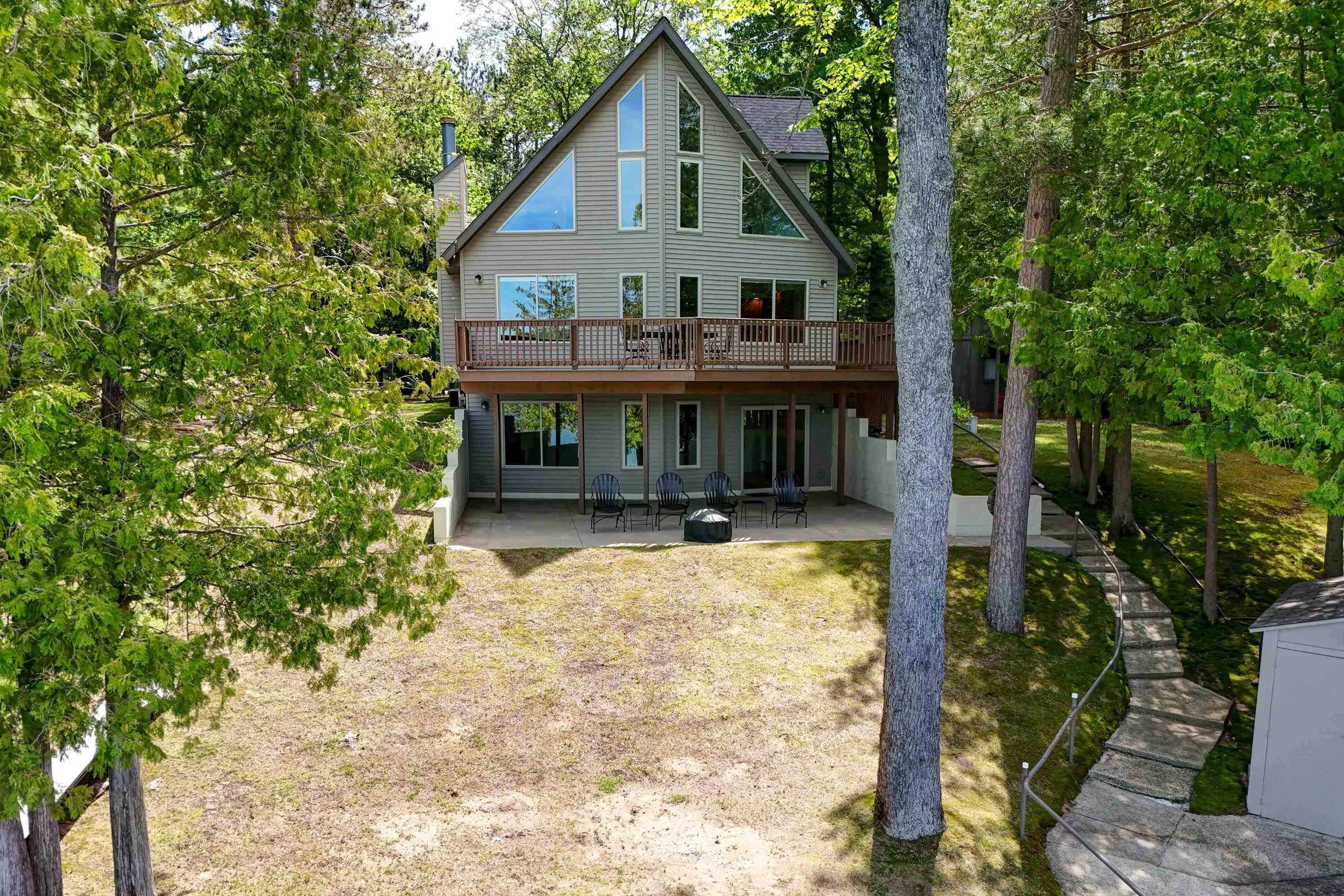 6777 Blue Lake Road, Ne Property Photo 1