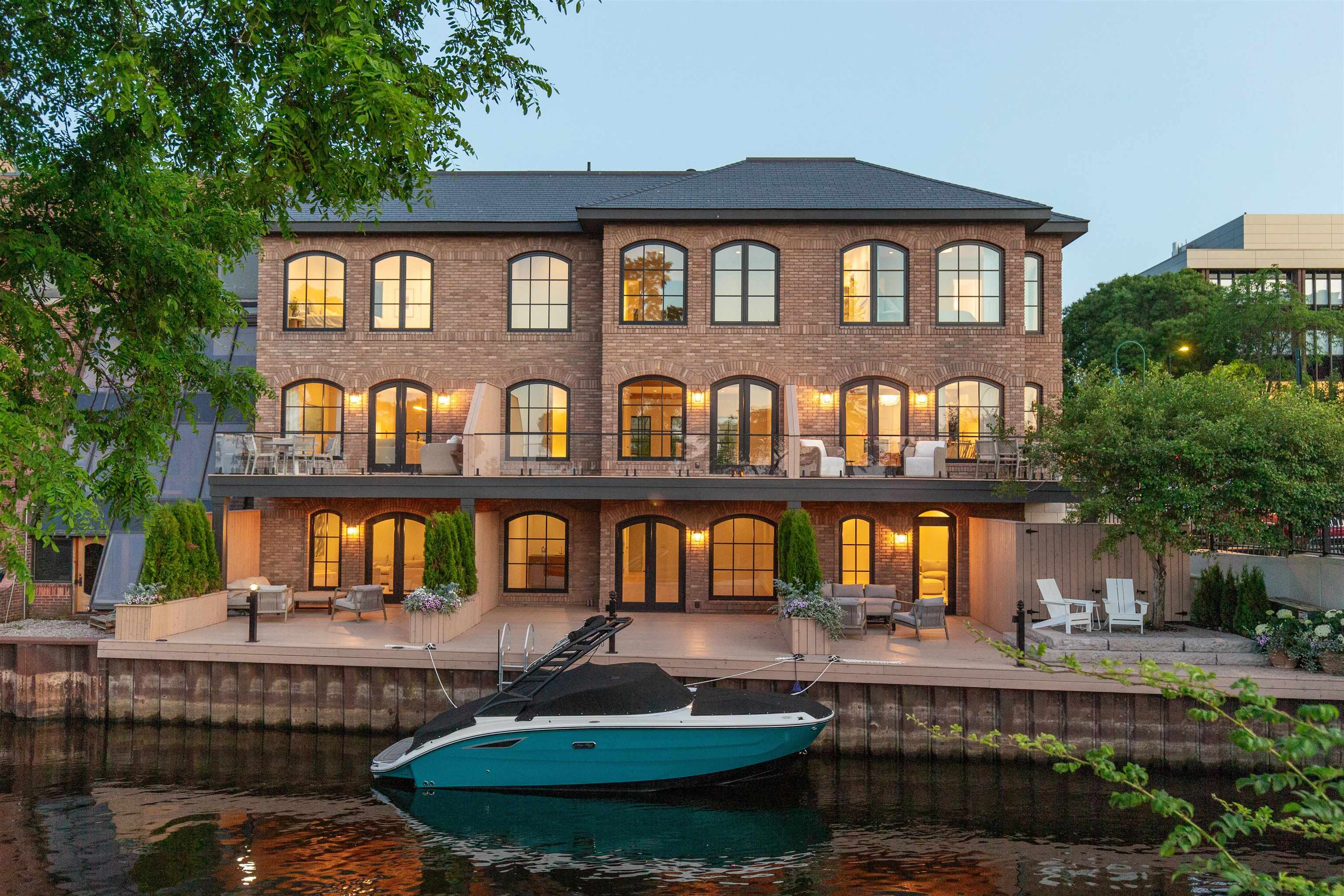 100 Park Street Property Photo 1