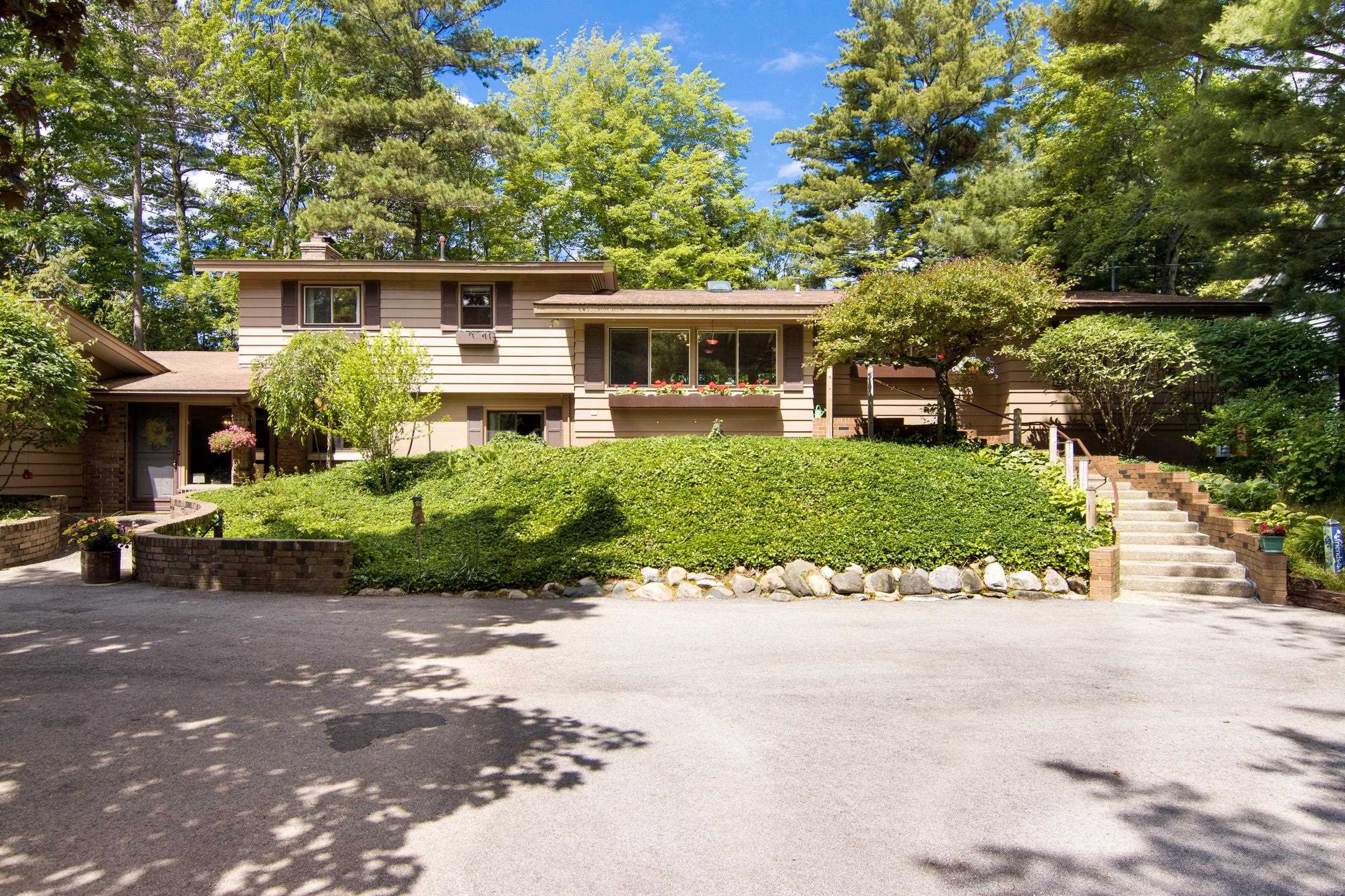 2692 Birchview Drive Property Photo 1