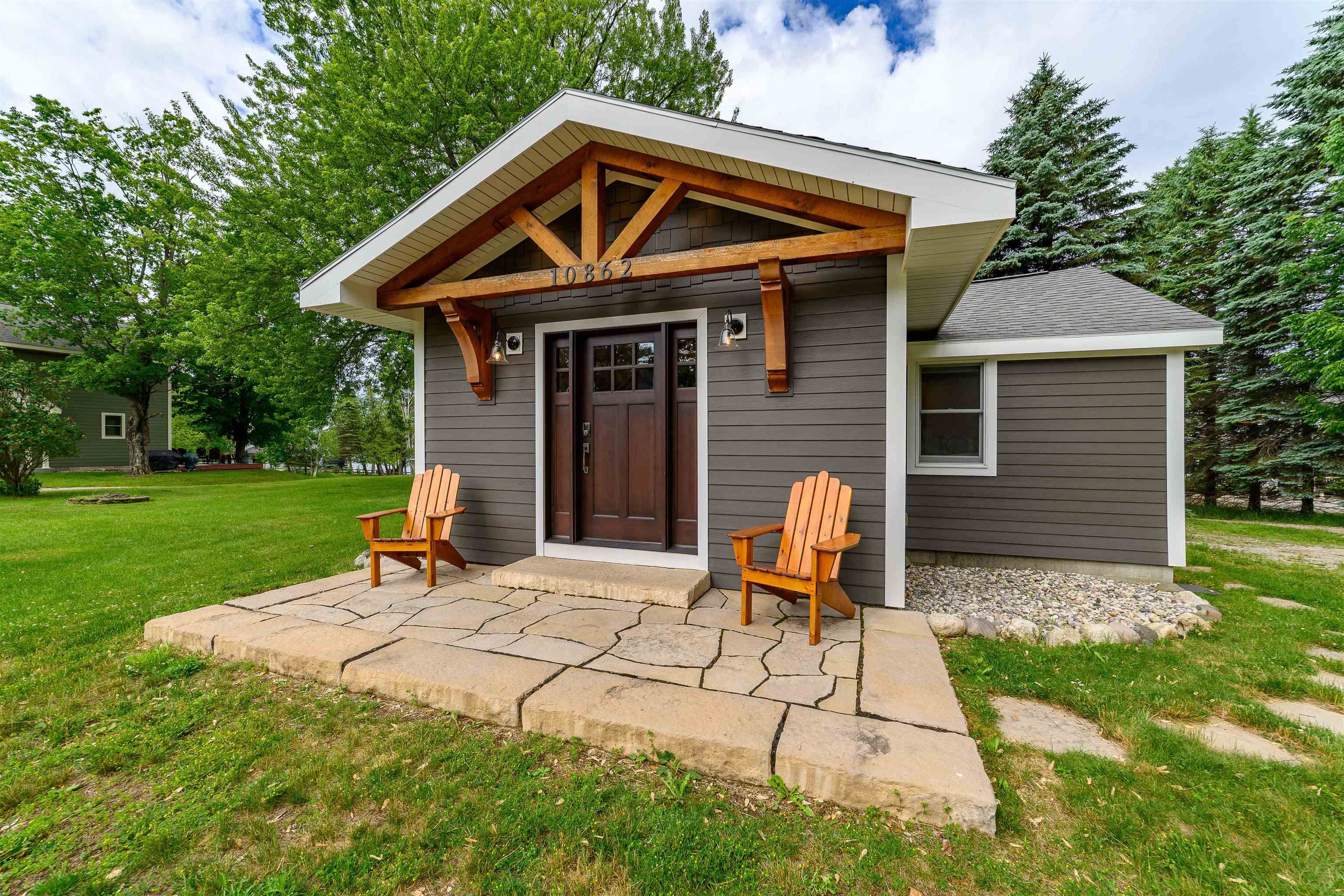 10862 Torchlight Lane Property Photo 6