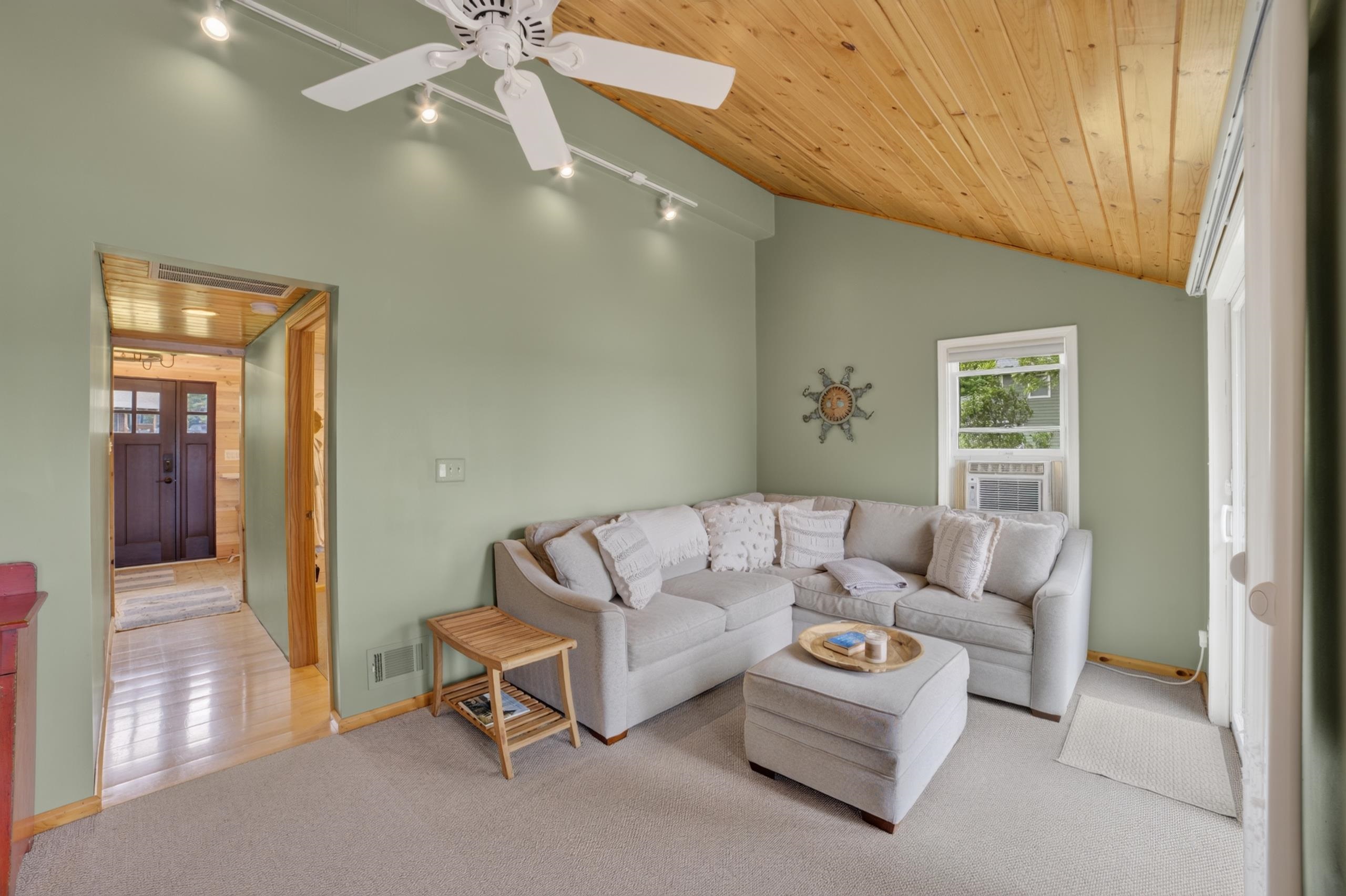 10862 Torchlight Lane Property Photo 8