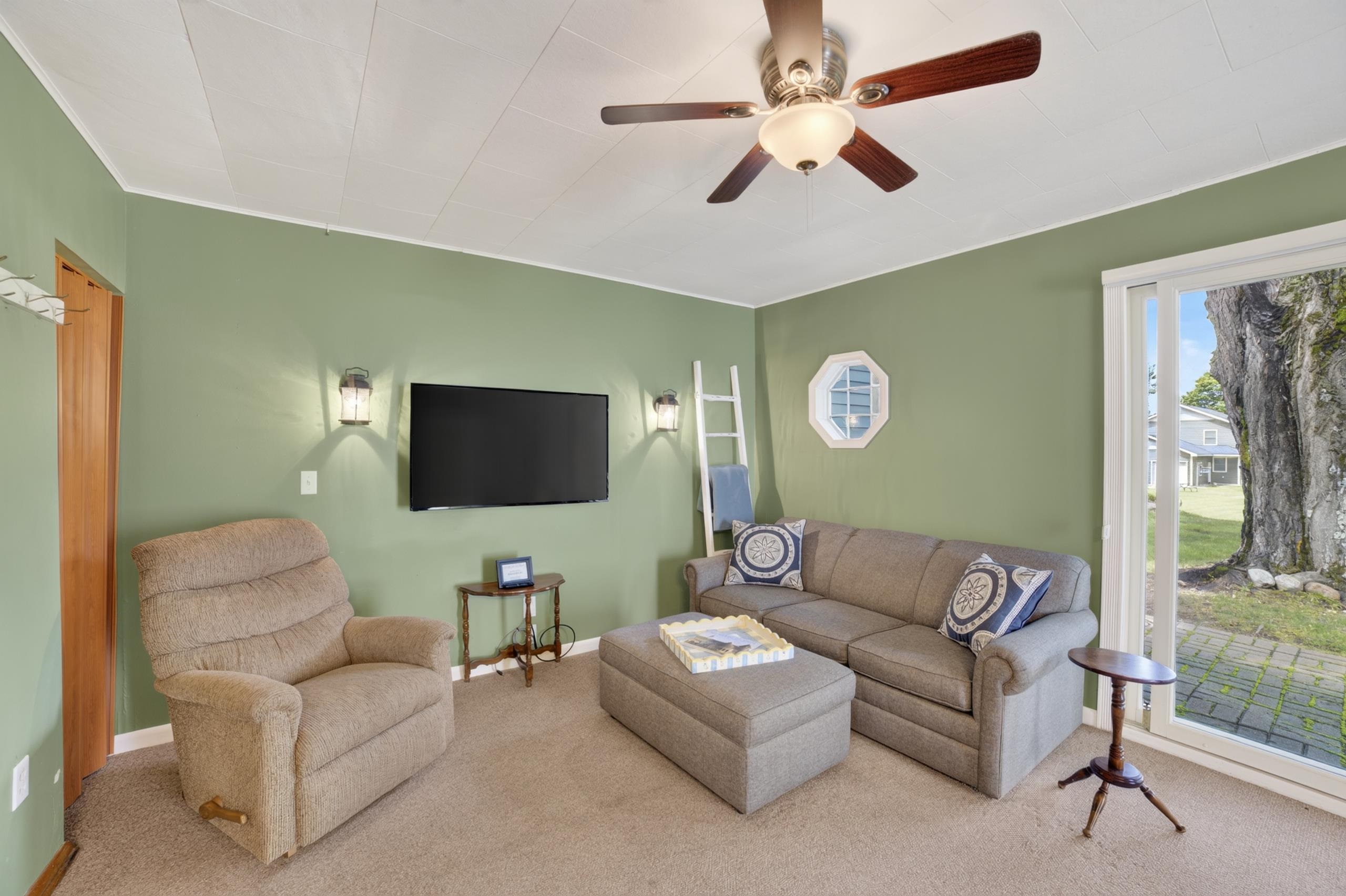 10836 Torchlight Lane Property Photo 7