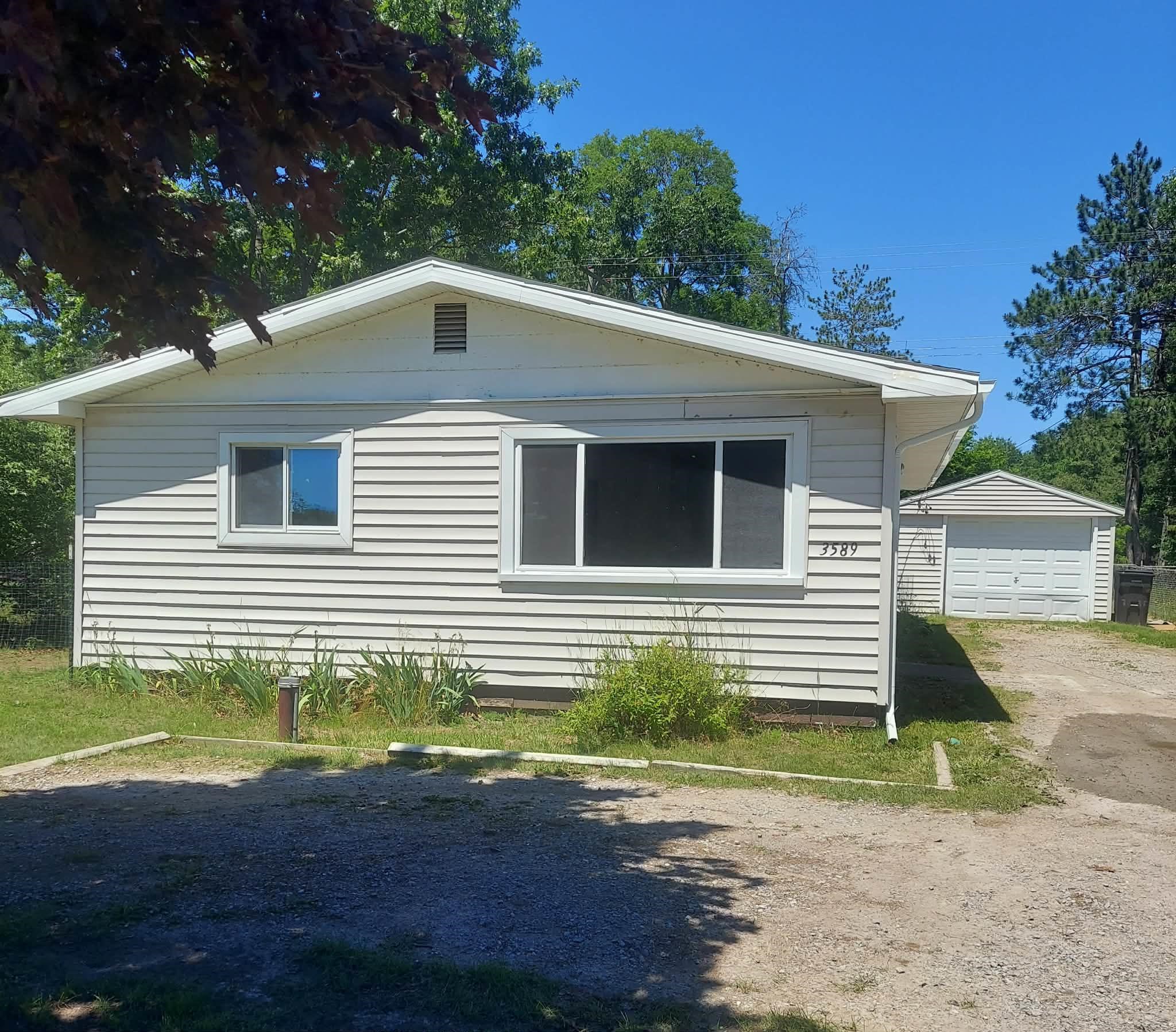 3589 River Road Property Photo 1