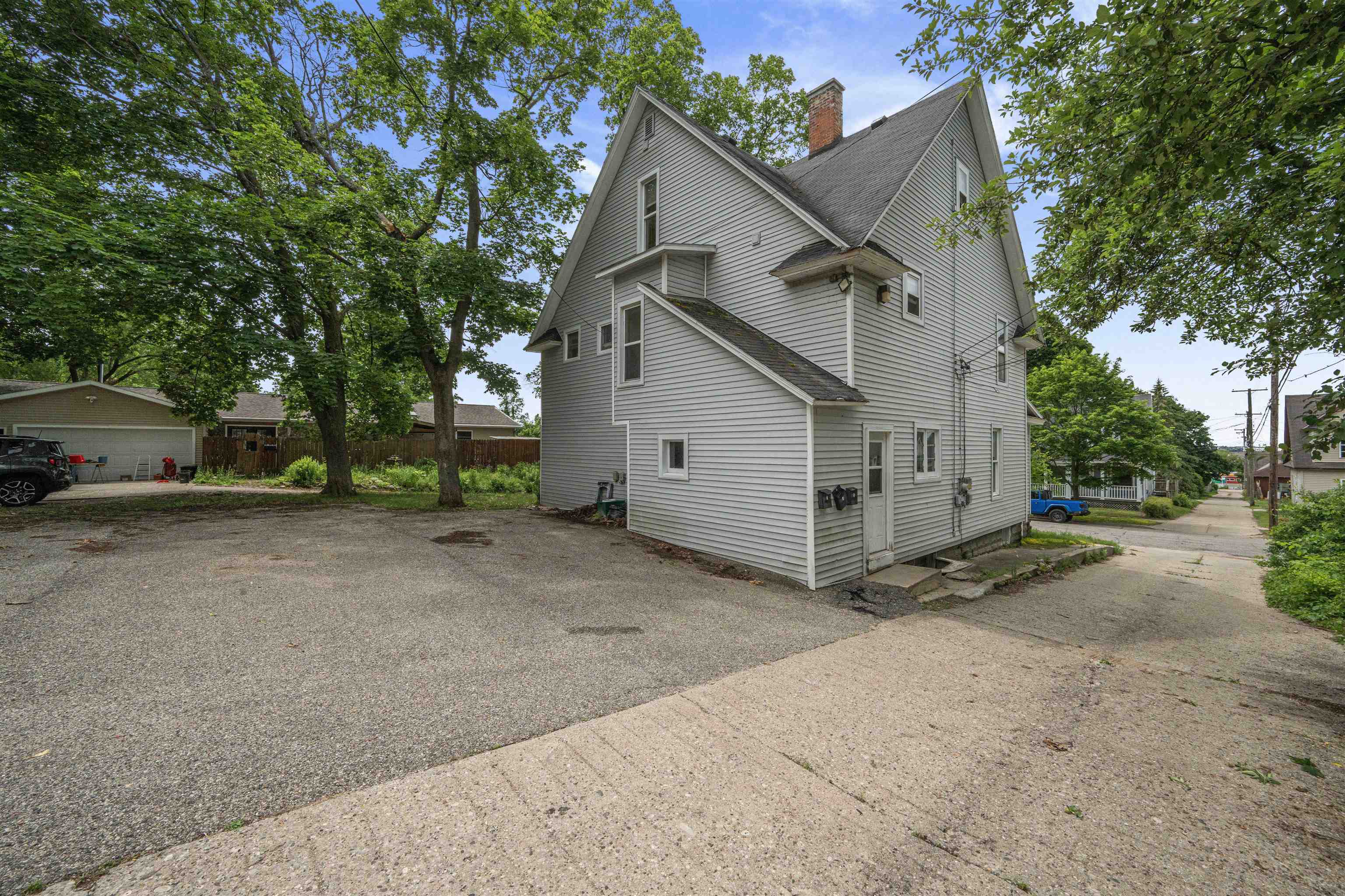411 S Simon Street Property Photo 36
