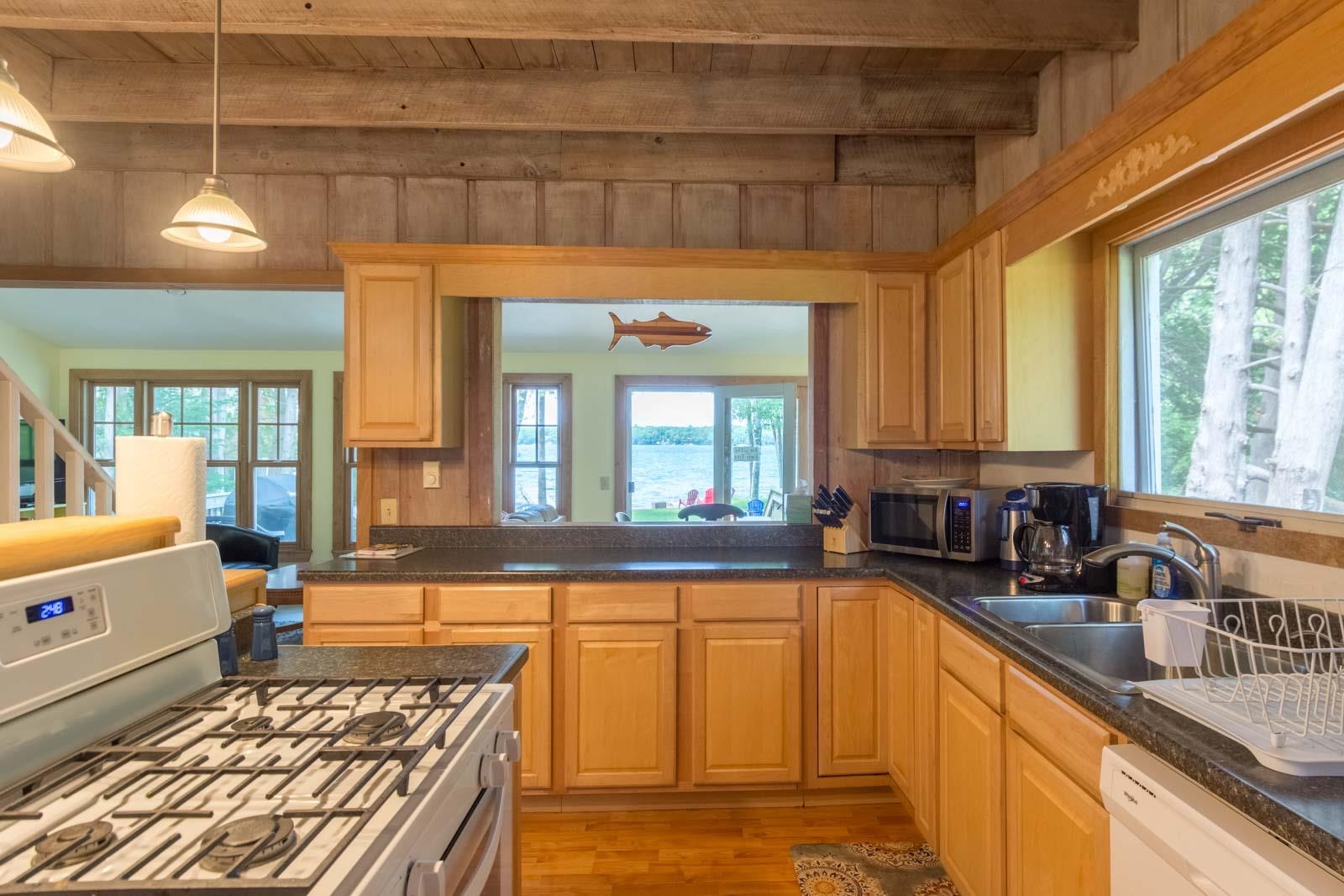 530 E Harbor Highway Property Photo 11