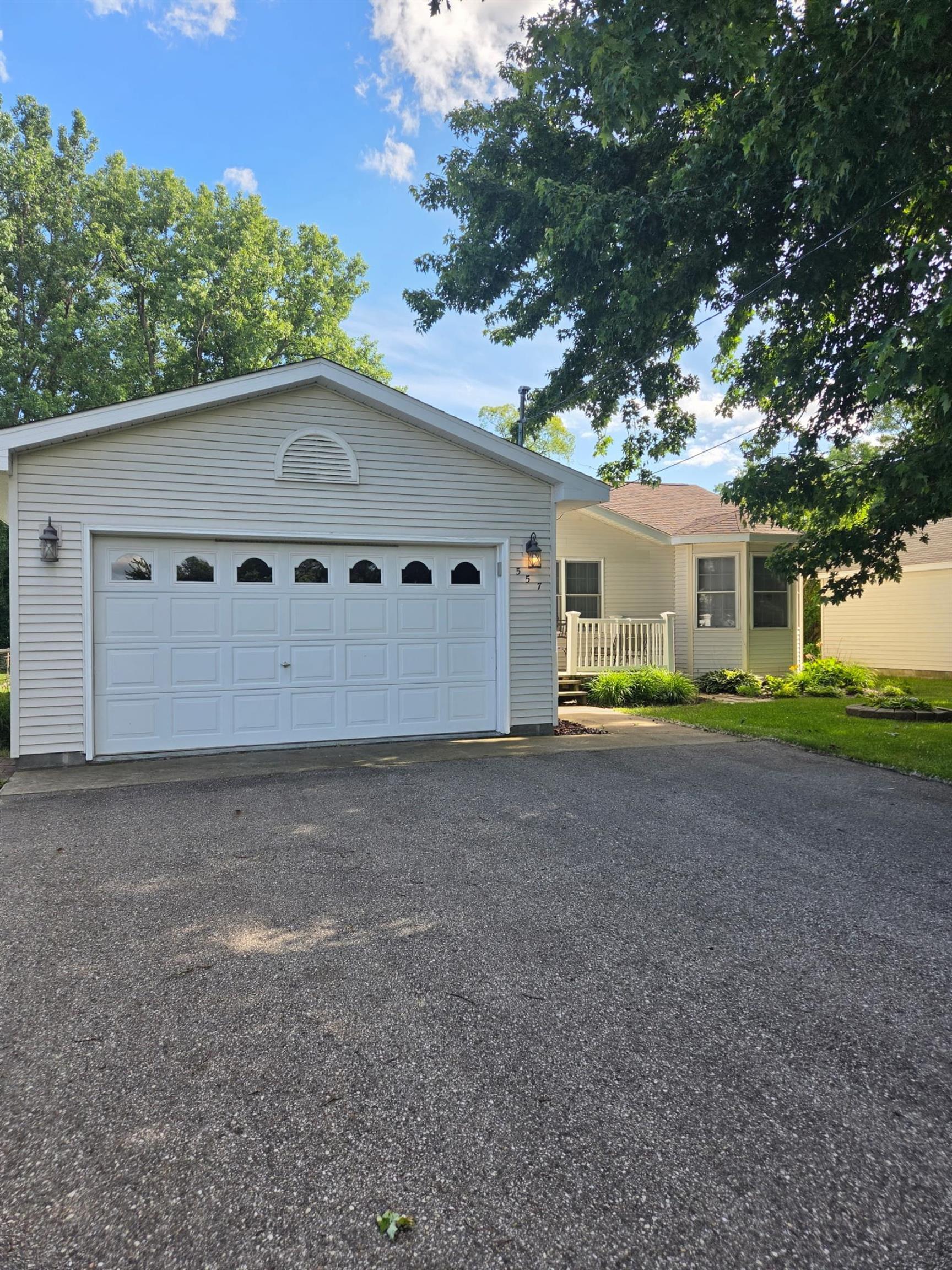 557 Townline Road Property Photo 2