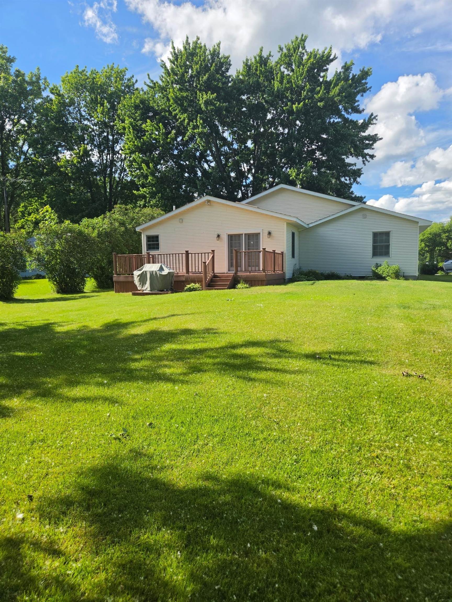 557 Townline Road Property Photo 8
