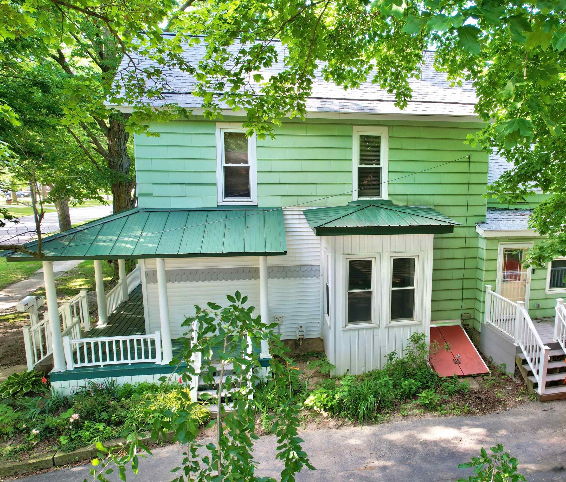 414 N Maple Street Property Photo 4