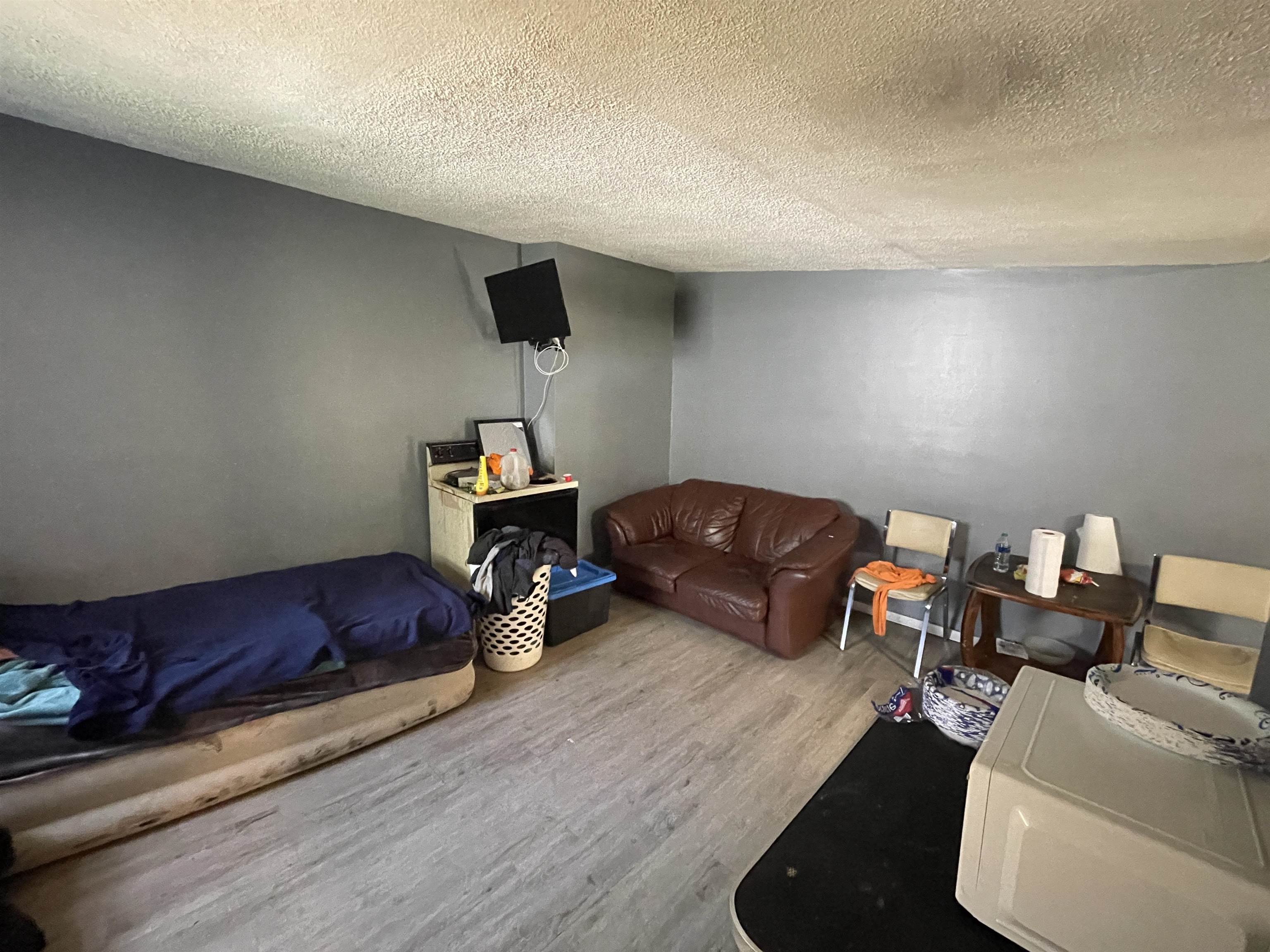 314 E Pine Property Photo 6