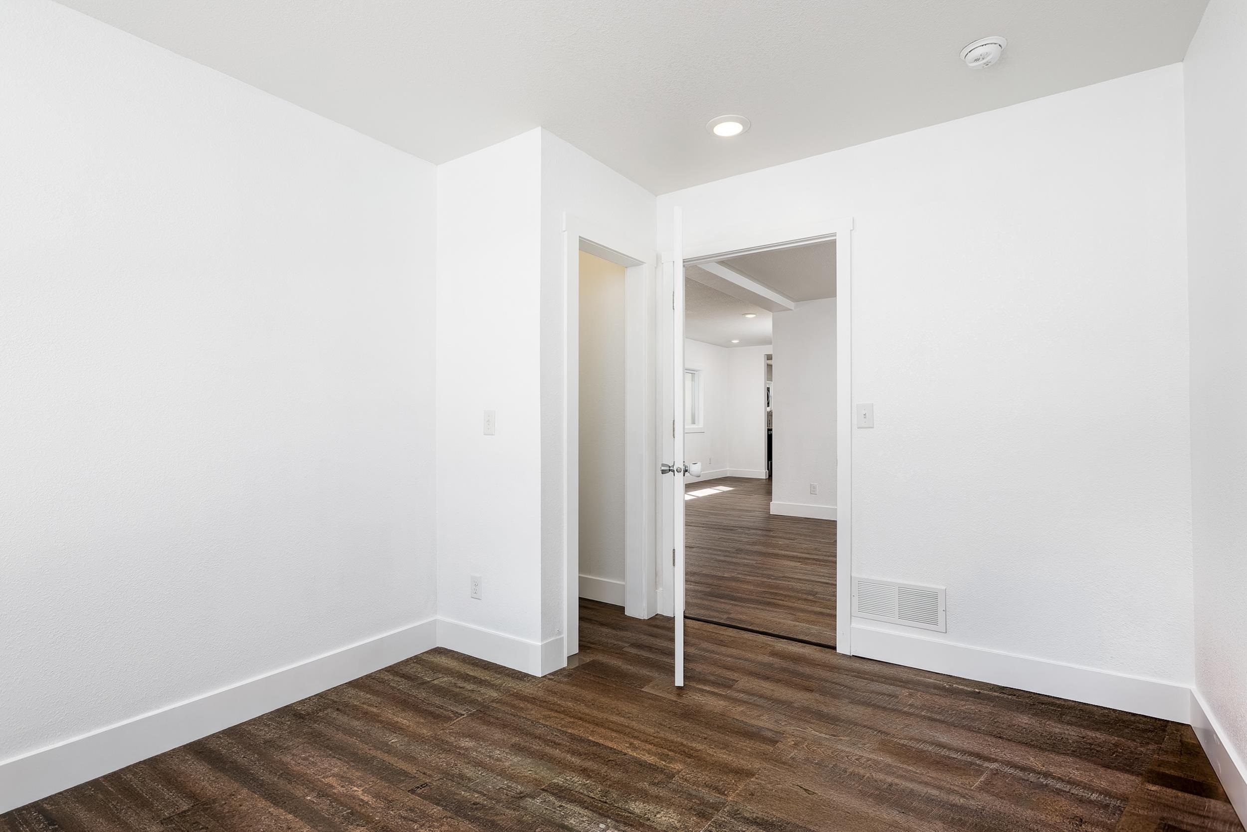 812 Forest Avenue Property Photo 6