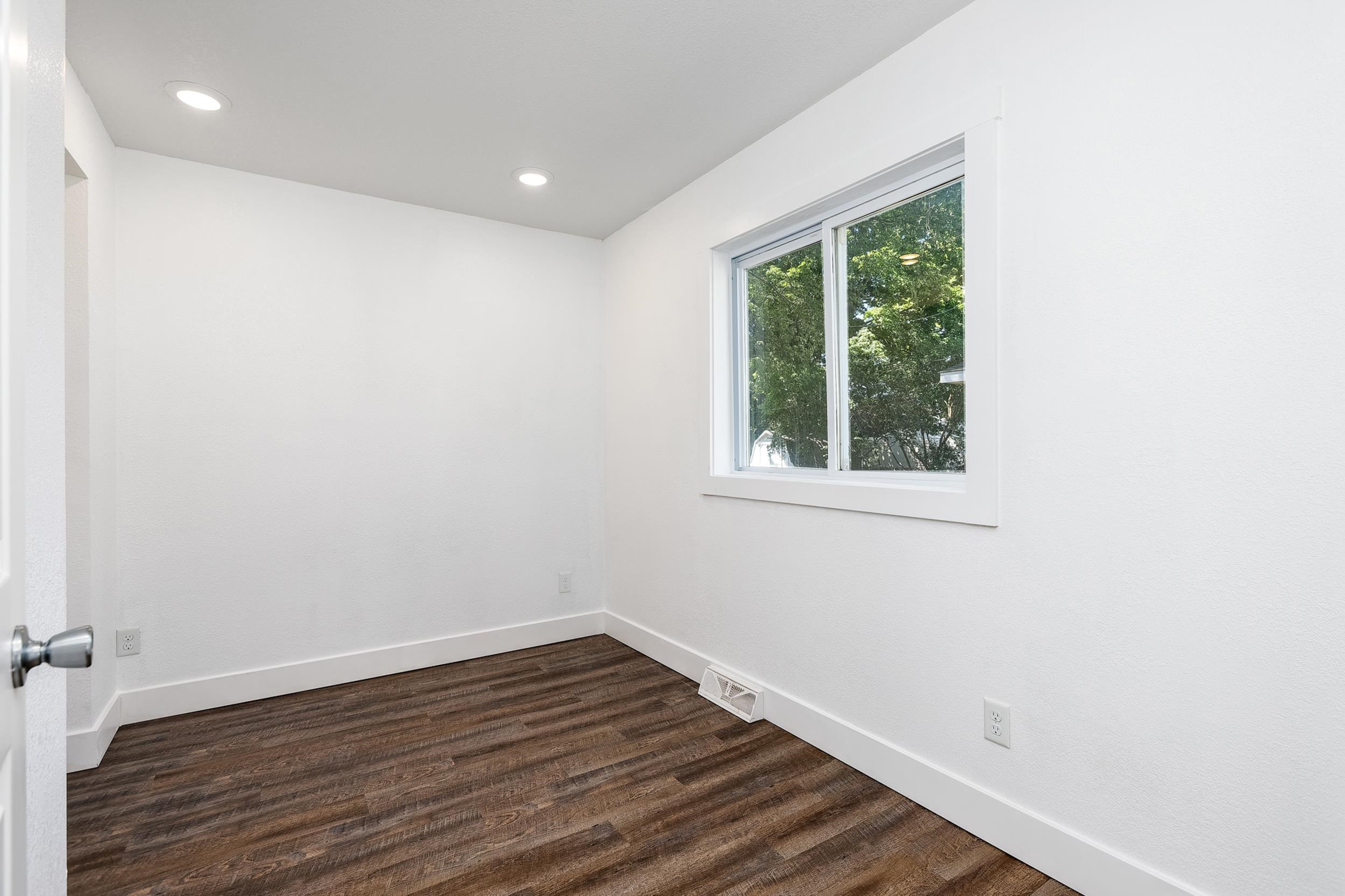 812 Forest Avenue Property Photo 7