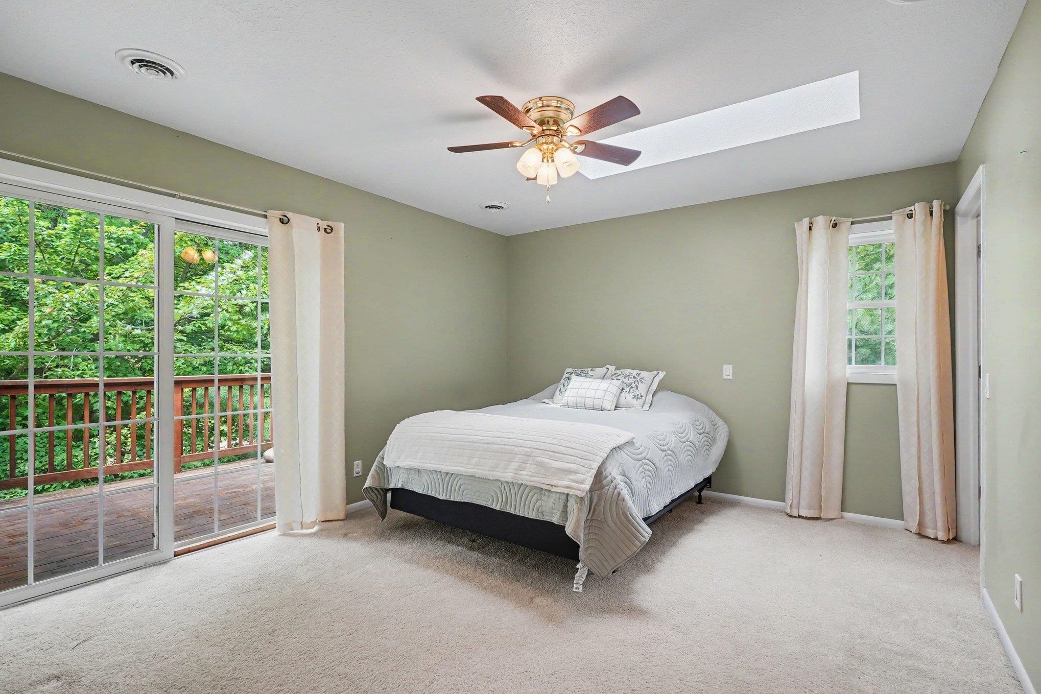 1025 E Lincoln Property Photo 9