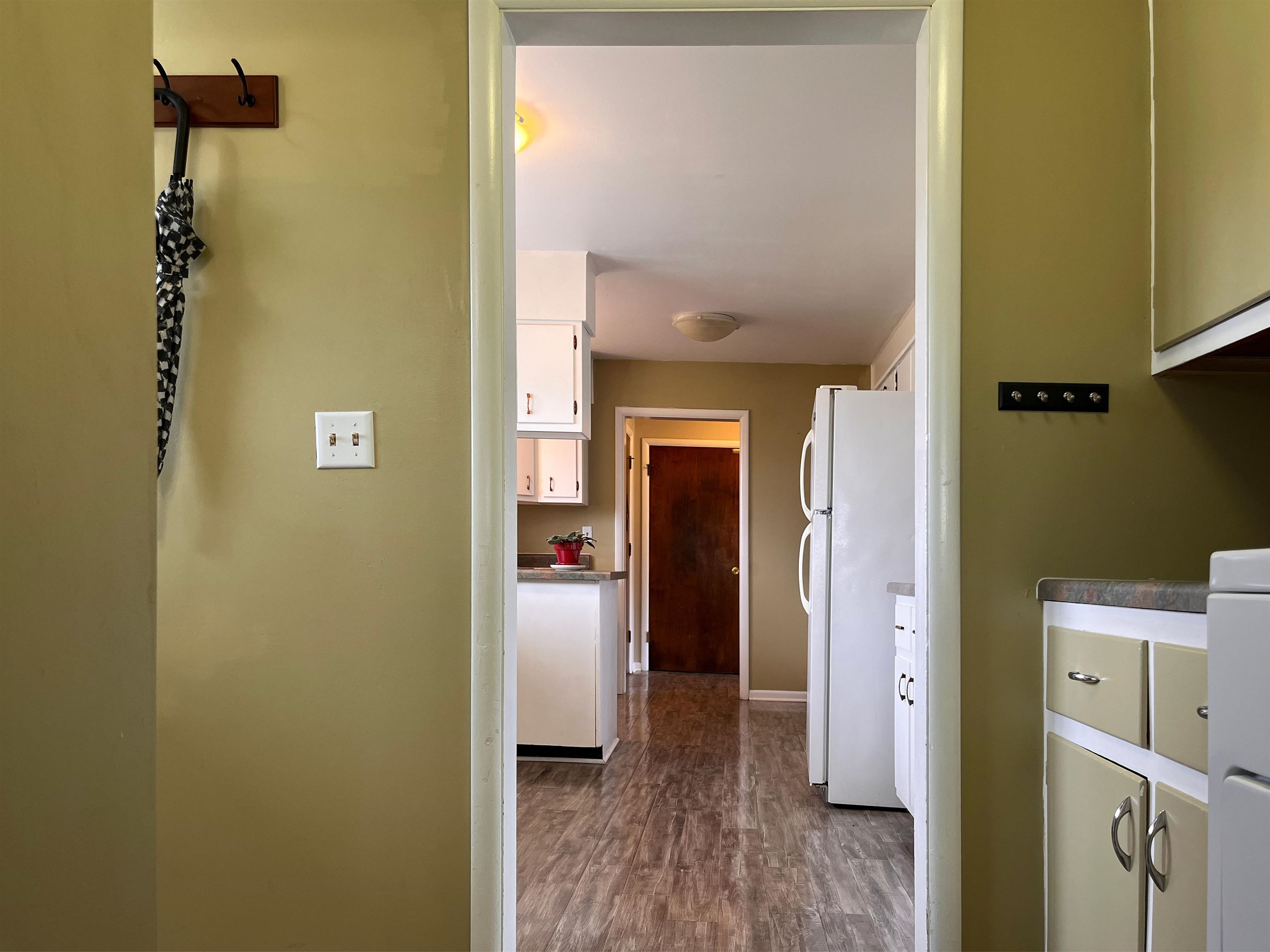 402 S Division Street Property Photo 20