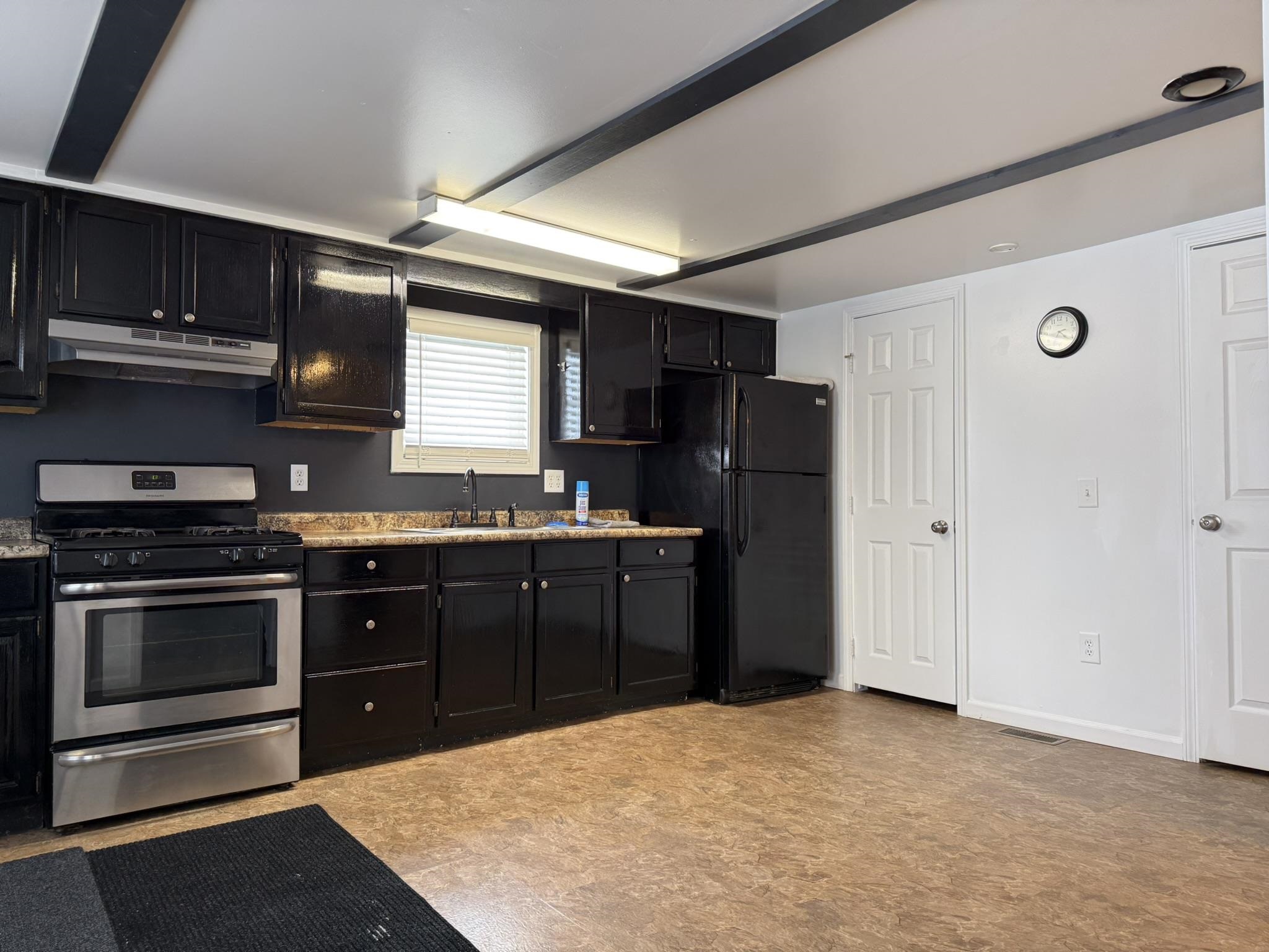 1583 State Street Property Photo 1