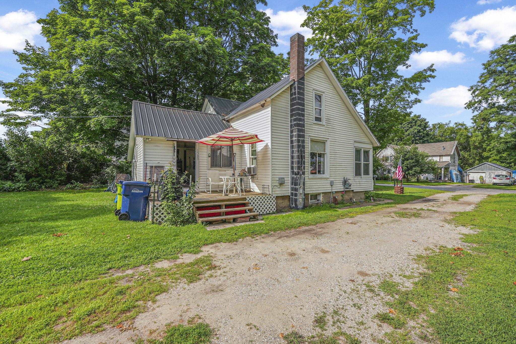 1583 State Street Property Photo 4