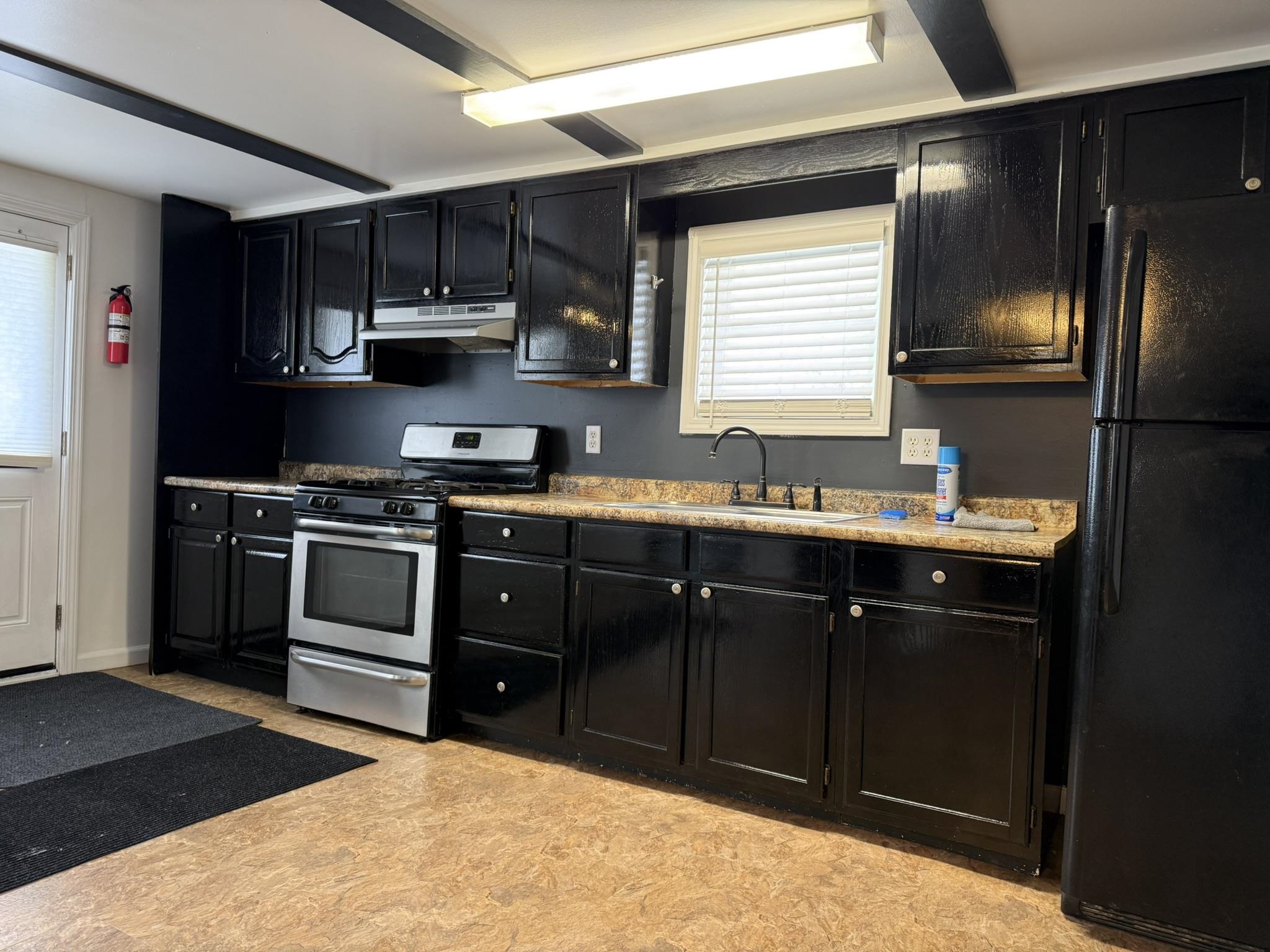 1583 State Street Property Photo 5