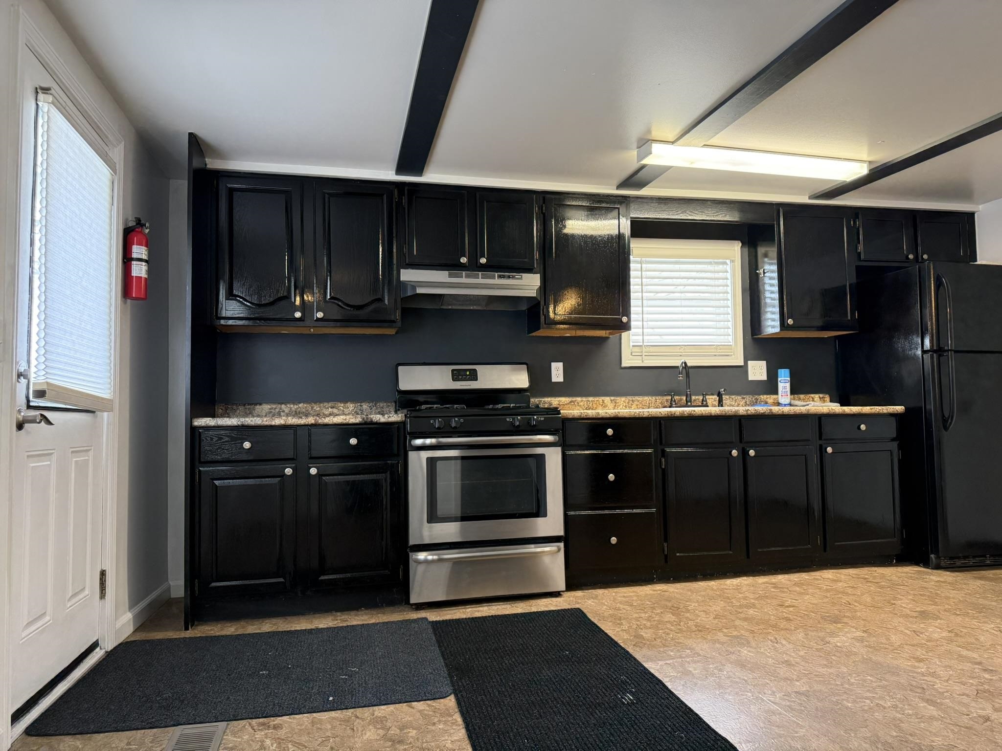 1583 State Street Property Photo 7