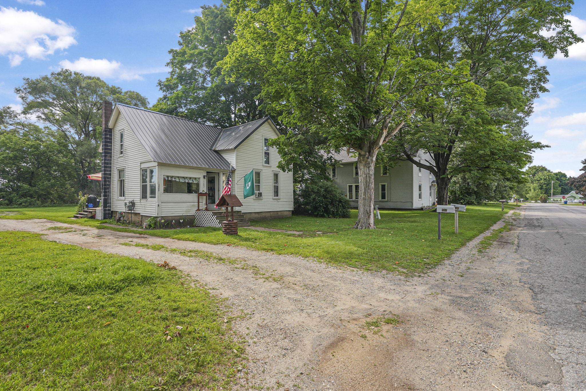 1583 State Street Property Photo 22