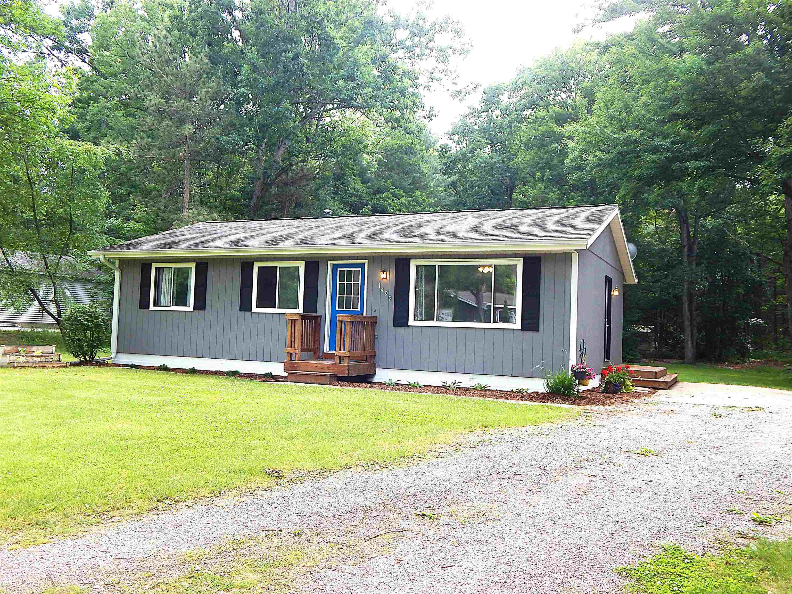 1492 Innwood North Property Photo 1
