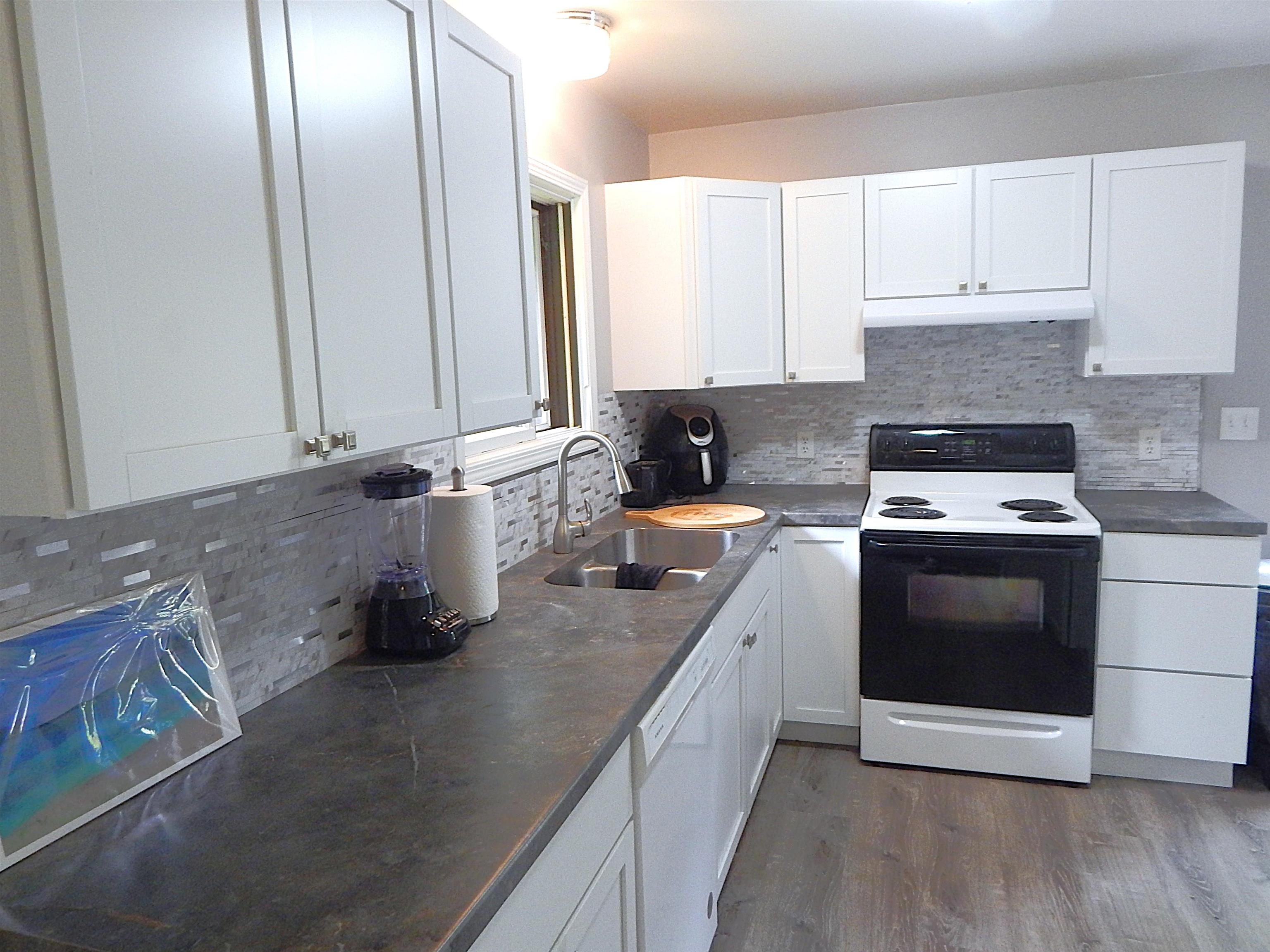 1492 Innwood North Property Photo 3