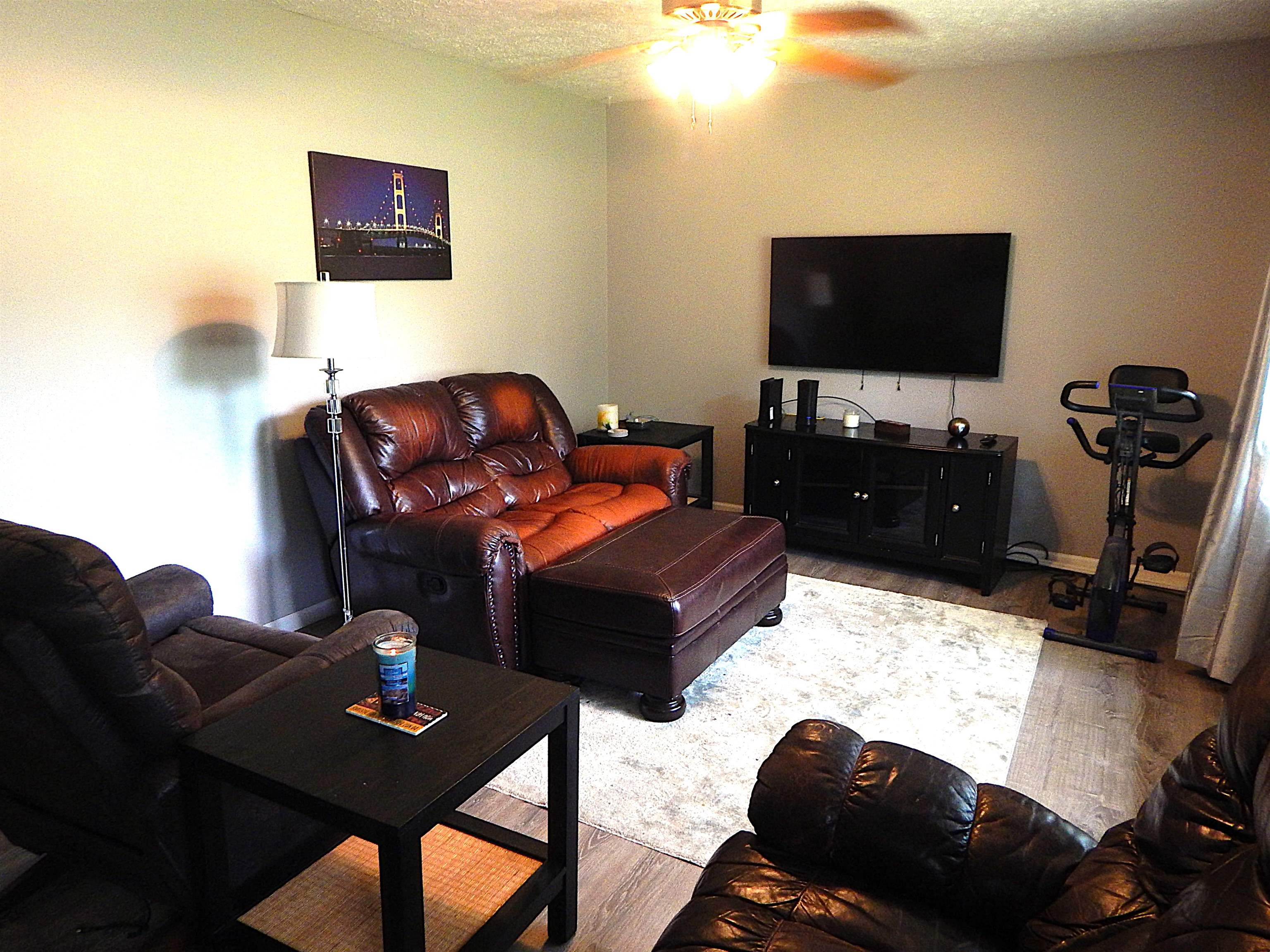 1492 Innwood North Property Photo 6