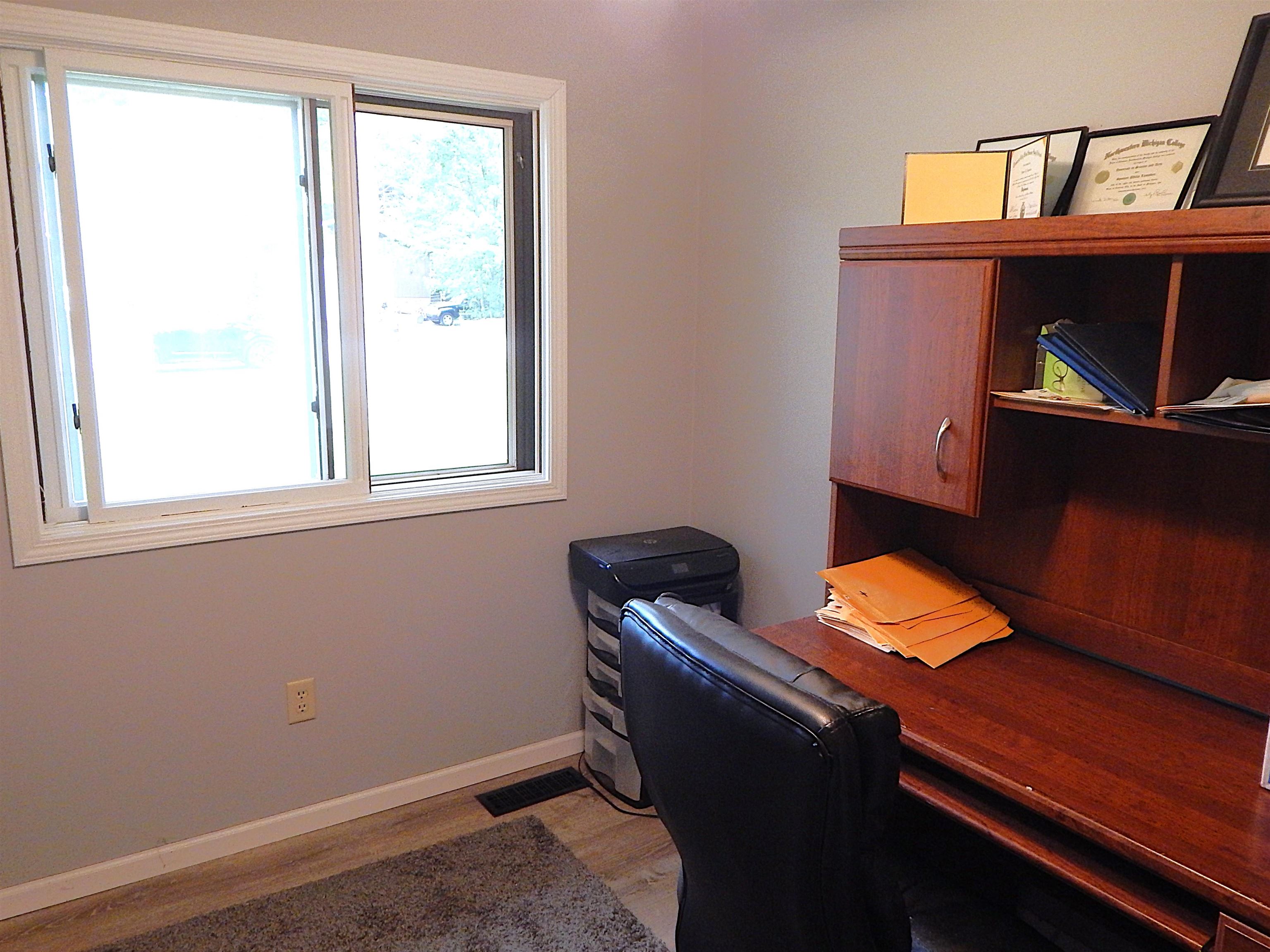 1492 Innwood North Property Photo 10