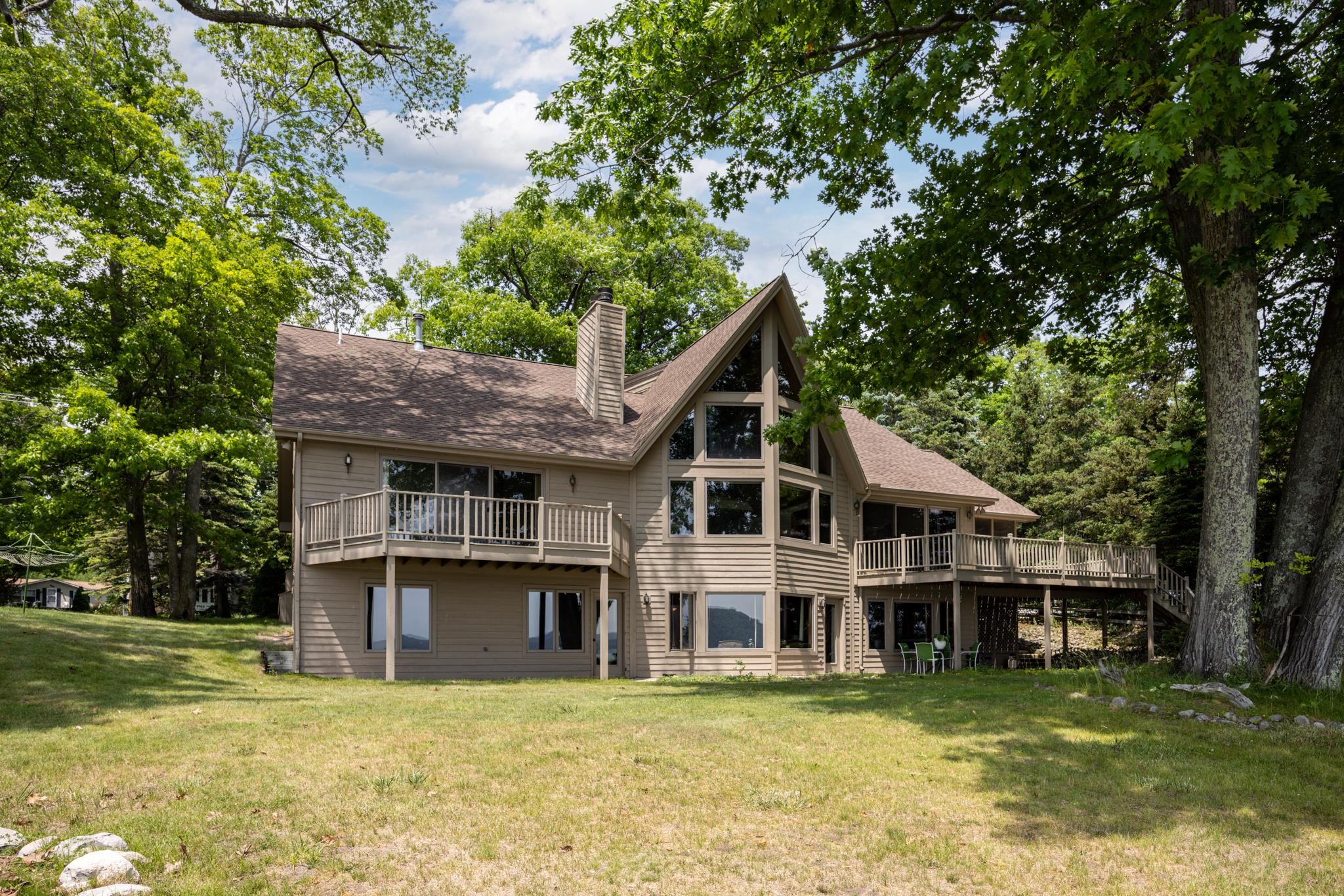 7953 S Glen Lake Road Property Photo 1
