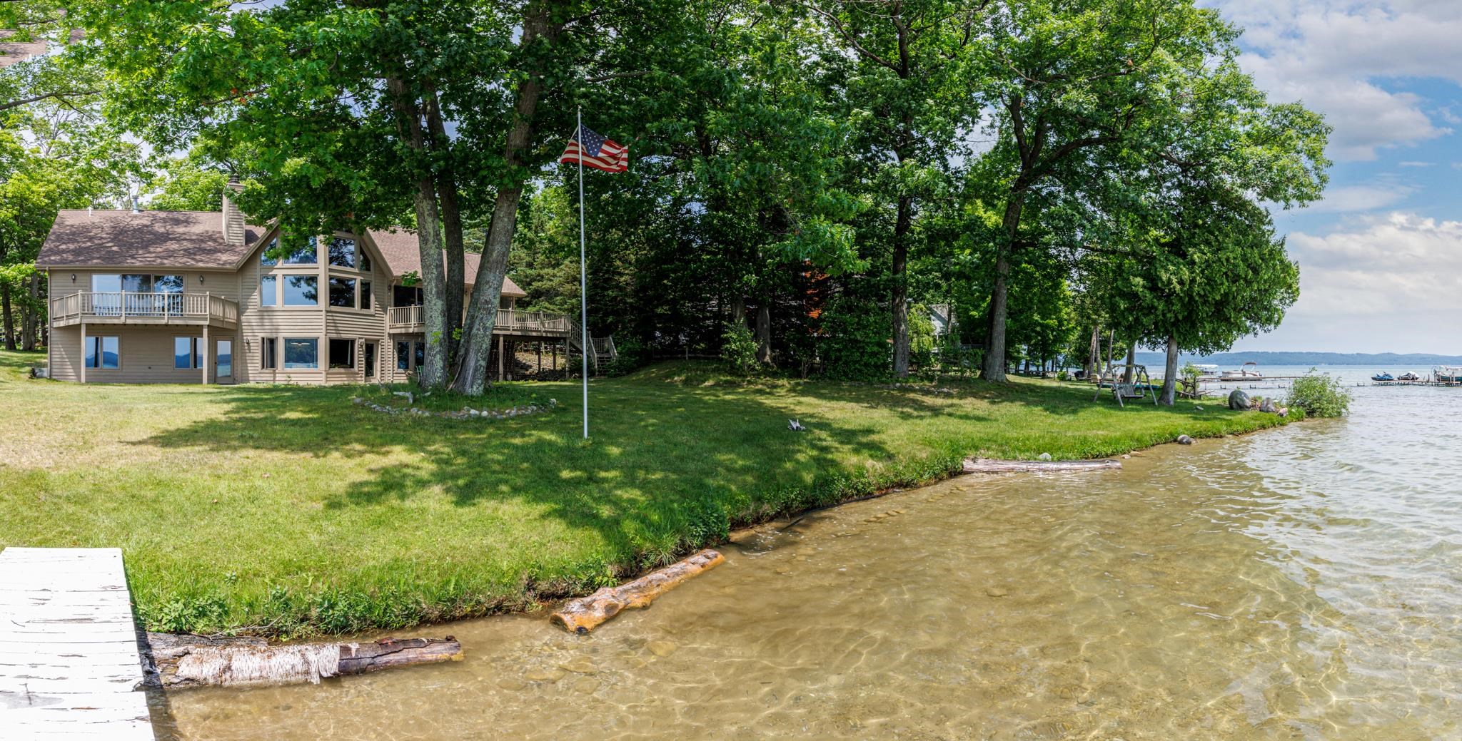 7953 S Glen Lake Road Property Photo 6