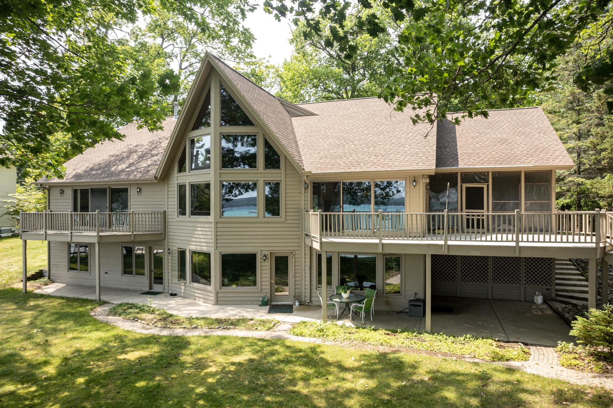 7953 S Glen Lake Road Property Photo 10
