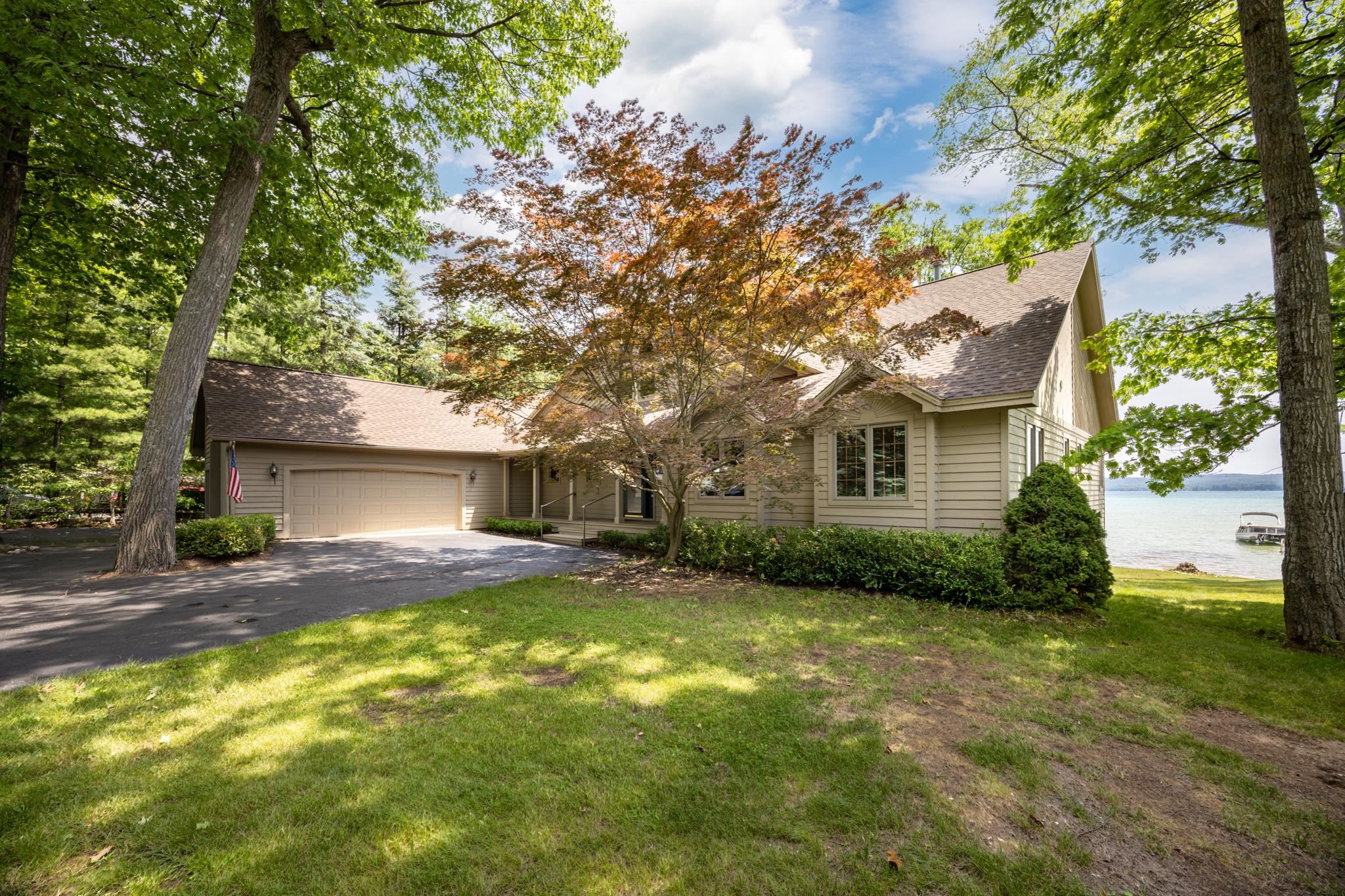 7953 S Glen Lake Road Property Photo 12