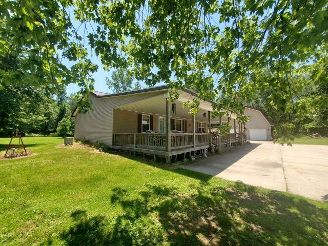 965 Saganing Road Property Photo 1