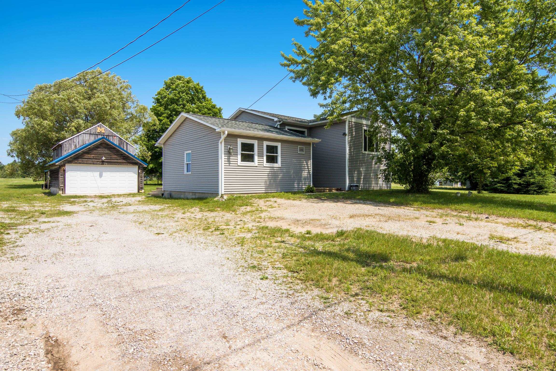 1343 E Duck Lake Road Property Photo 1