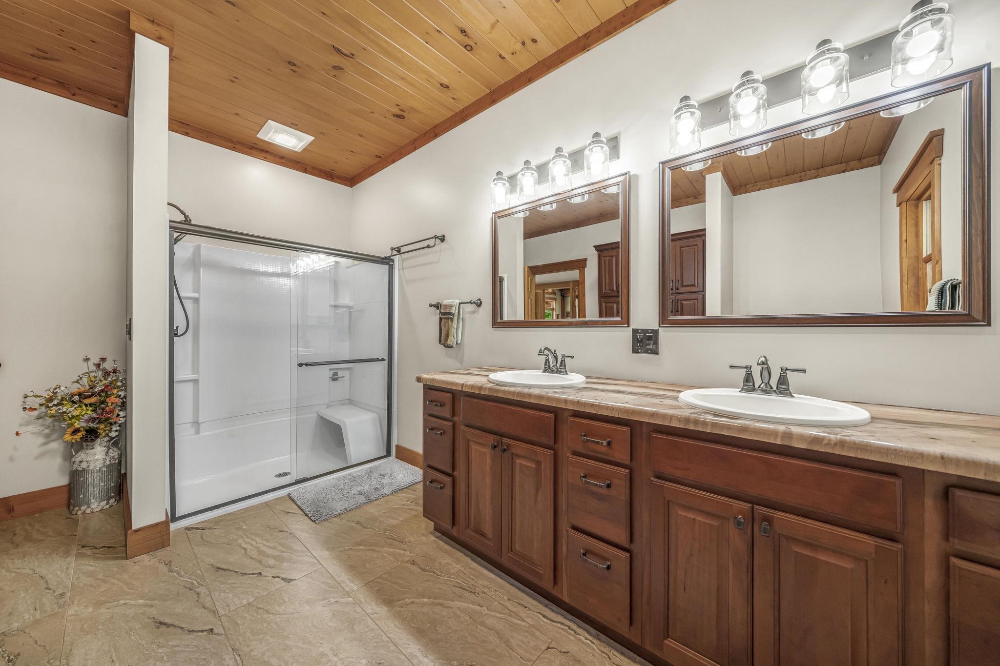 16624 Viaduct Road Property Photo 24