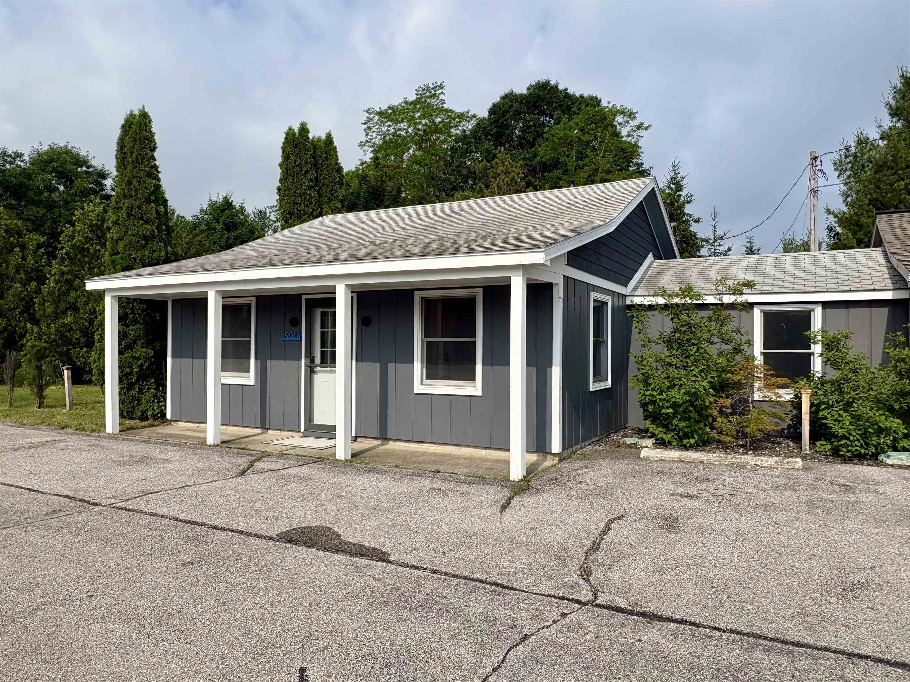 9066 N Bayshore Drive Property Photo 1