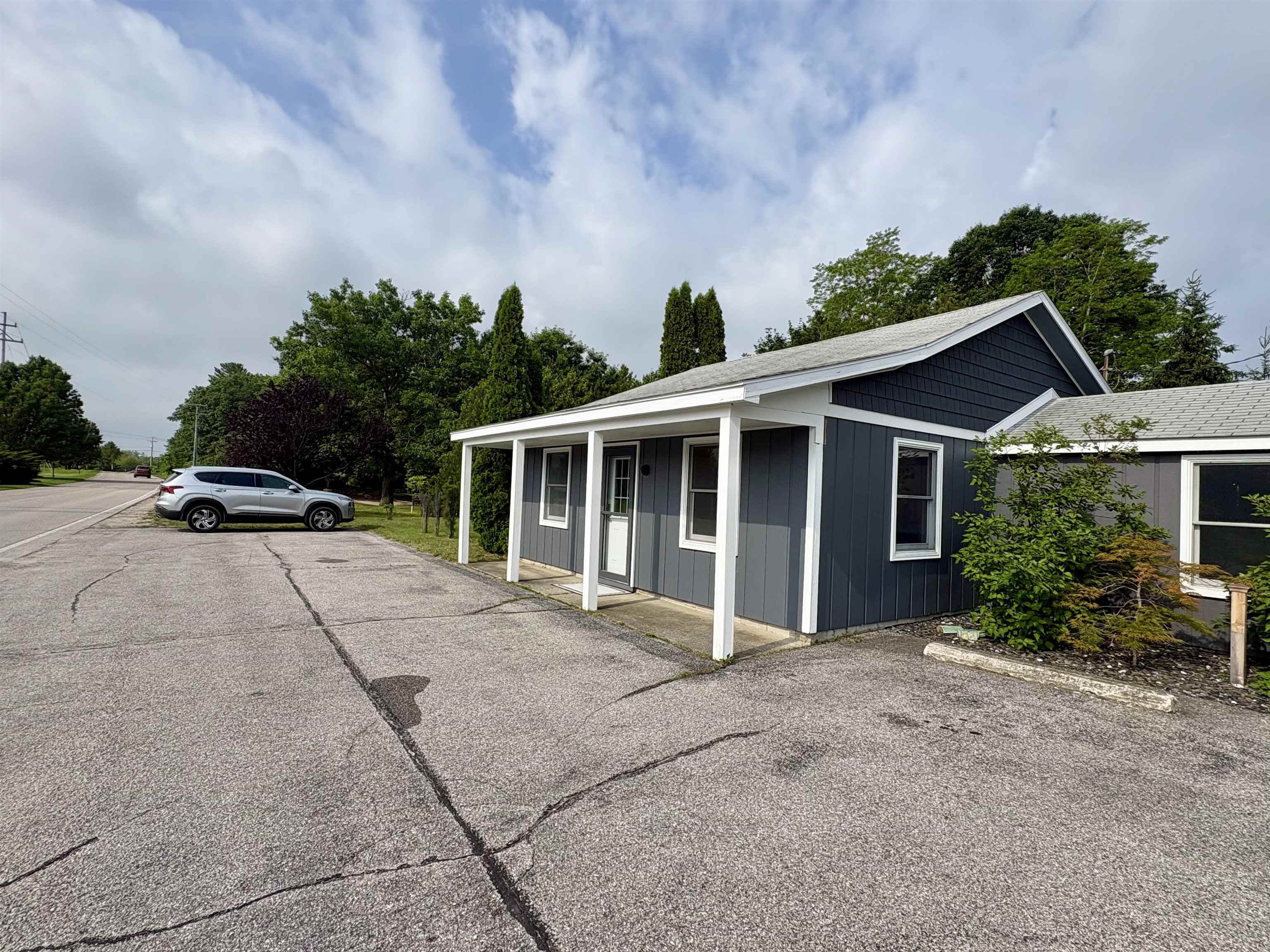 9066 N Bayshore Drive Property Photo 2